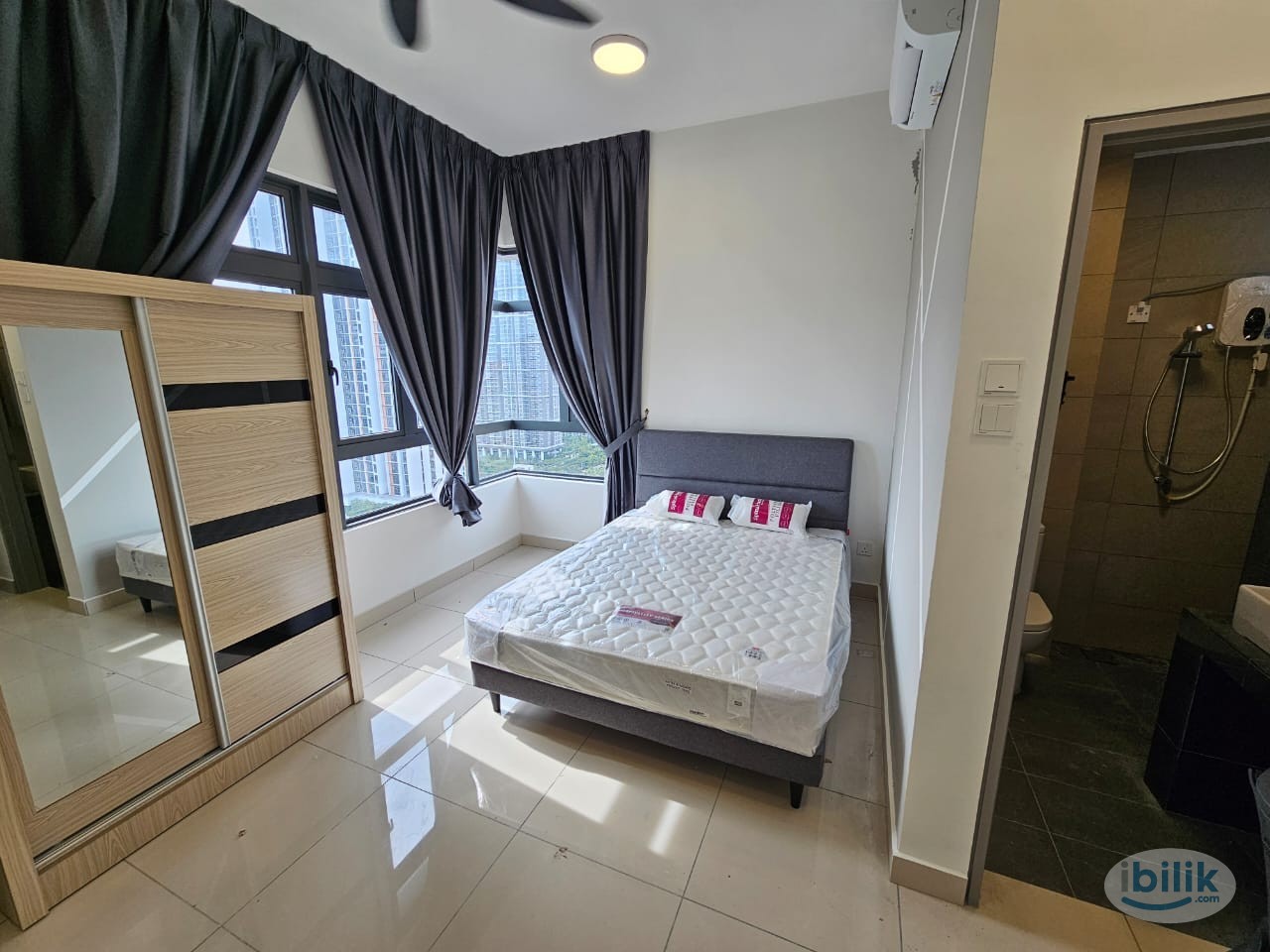 Master Room at Lagoon Perdana, Bandar Sunway - Image 1