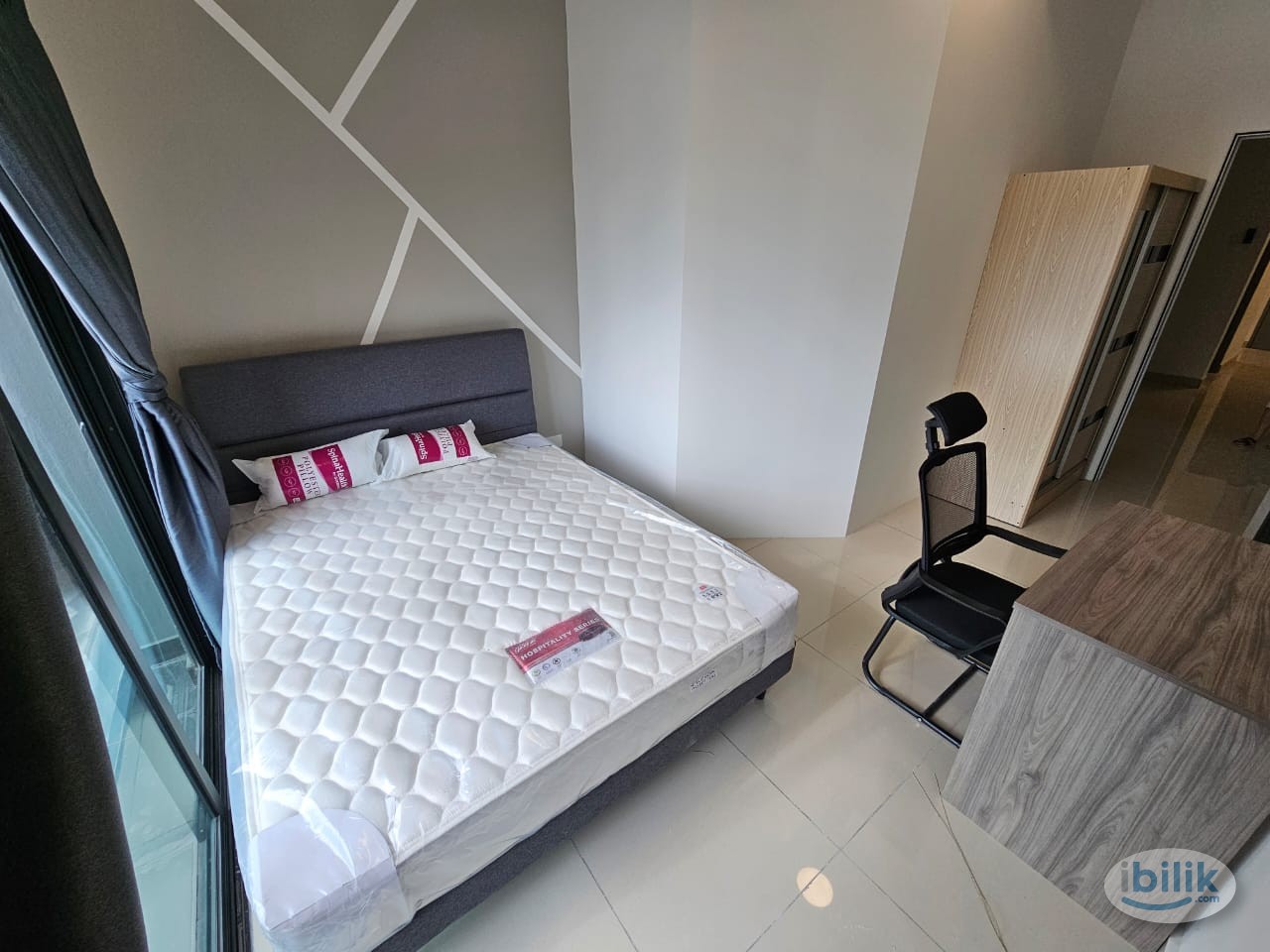 Middle Room at Lagoon Perdana, Bandar Sunway - Image 2