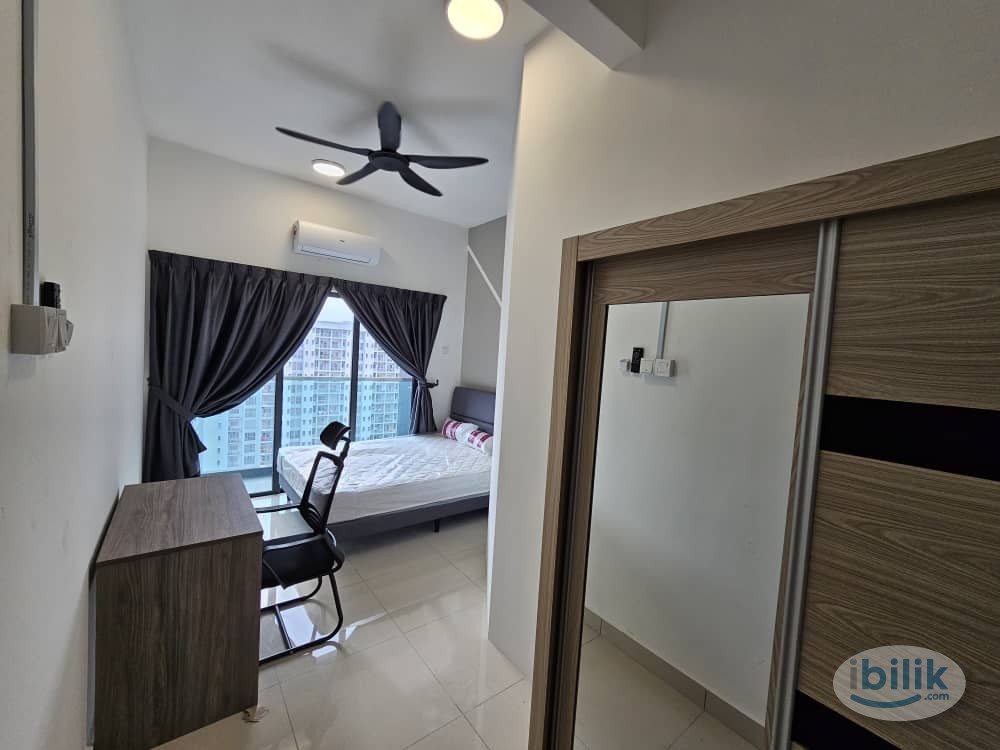 Middle Room at Lagoon Perdana, Bandar Sunway - Image 3