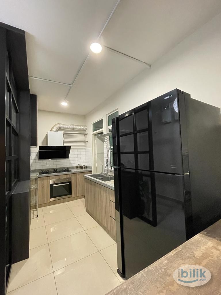 Balcony room female unit @ MSQ Damansara Perdana for rent - Image 5