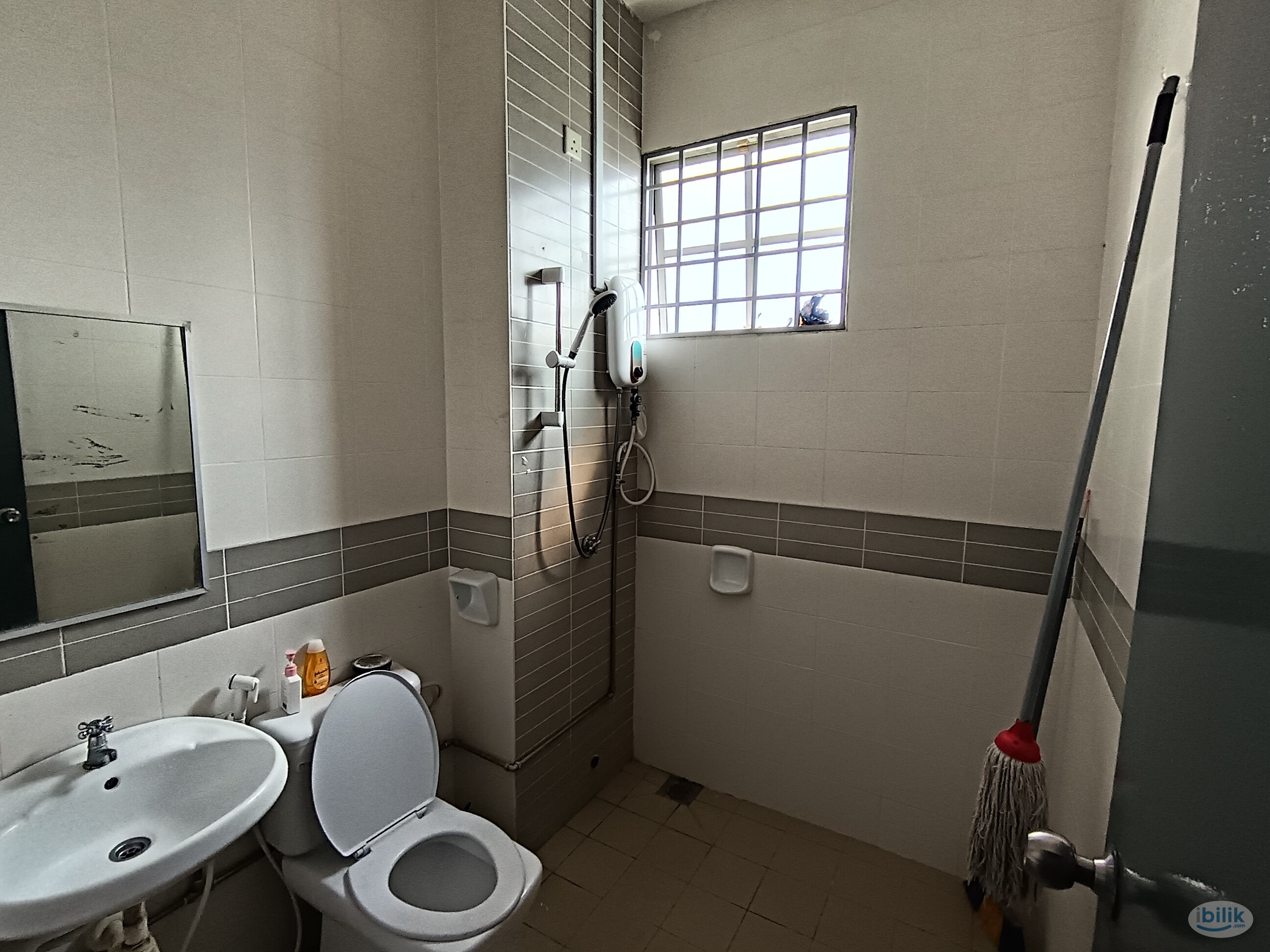 Middle Room at Setia Alam, Shah Alam - Image 1