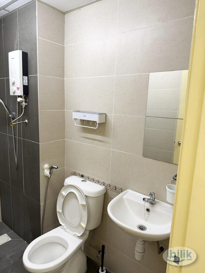 FREE WIFI+UTILITIES, Master Room at Kiara Residence, Bukit Jalil - Image 5