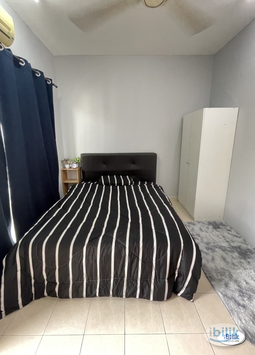 FREE WIFI+WATER+ELECTRIC, BALCONY Middle Room at SuriaMas, Bandar Sunway - Image 2