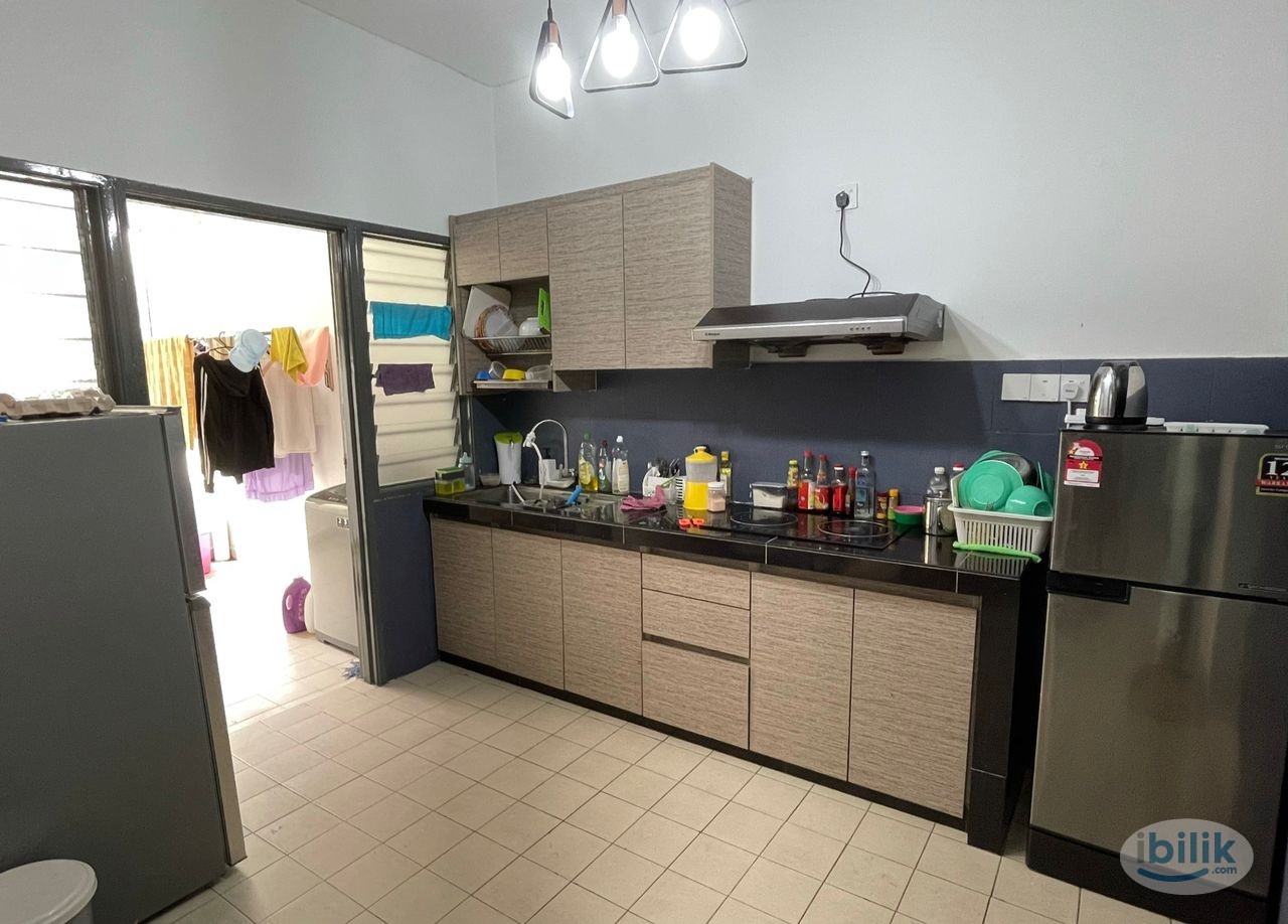 FREE WIFI+WATER+ELECTRIC, BALCONY Middle Room at SuriaMas, Bandar Sunway - Image 4