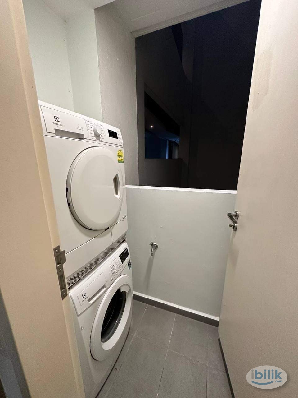 Single Room with Window • Near Pearl Point - KTM Station • Petalz Residence Old Klang Road - Image 4