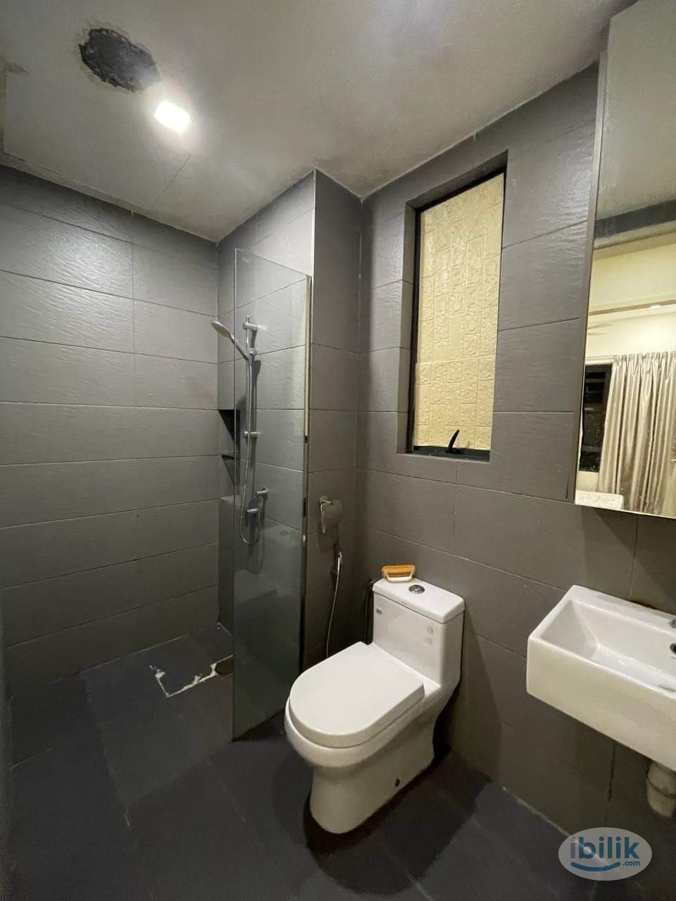Single Room with Window • Near Pearl Point - KTM Station • Petalz Residence Old Klang Road - Image 5