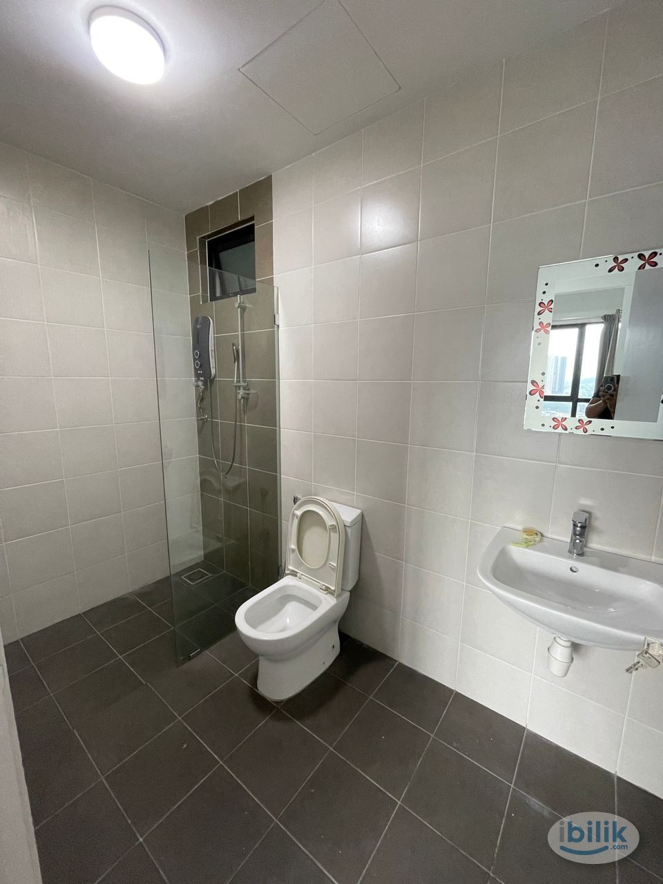 Middle Room at D'Sands Residence, Old Klang Road - Image 5