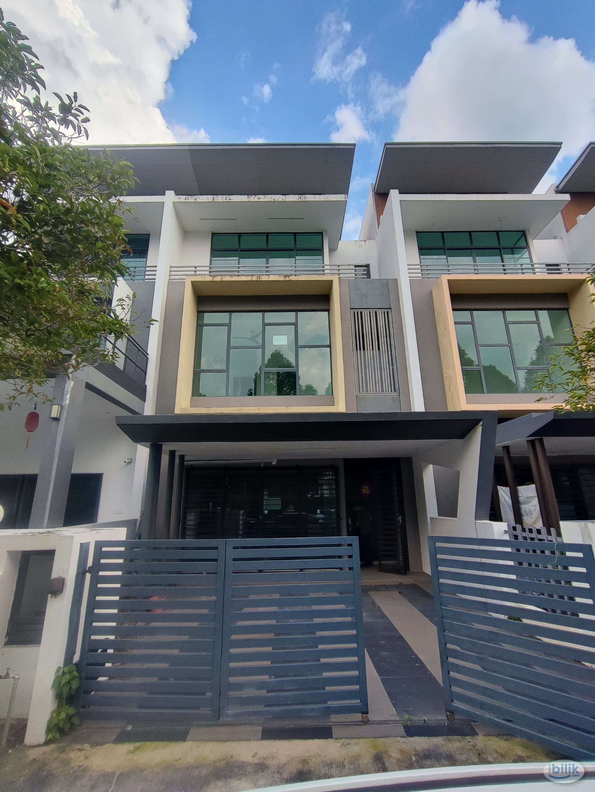 3 STOREYS LUXURY /  HGH SECURITY/ PRIVATE BATHROOM / COMFY & ZEN Middle Room at Taman Meranti Jaya, Puchong - Image 2