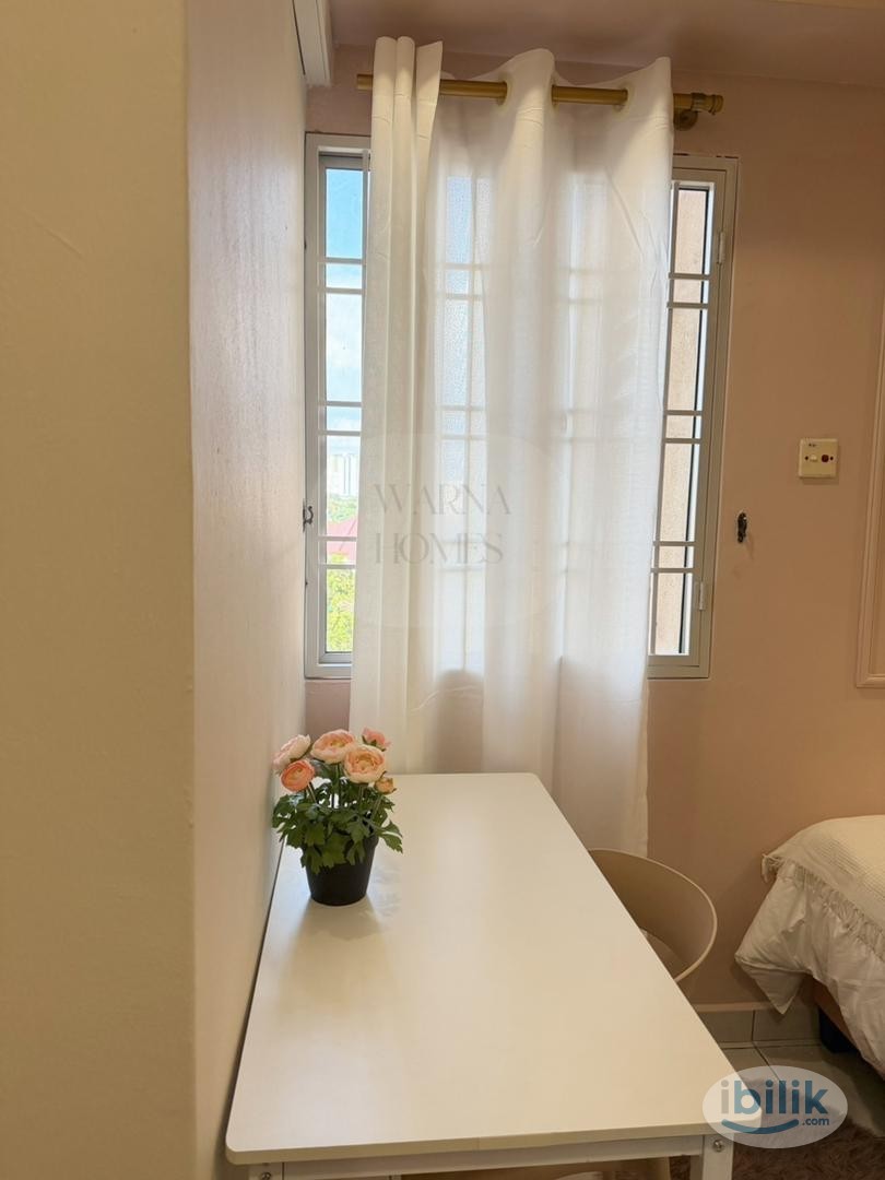 Romantic Cosy Middle Room at Bangi, Selangor - Image 4
