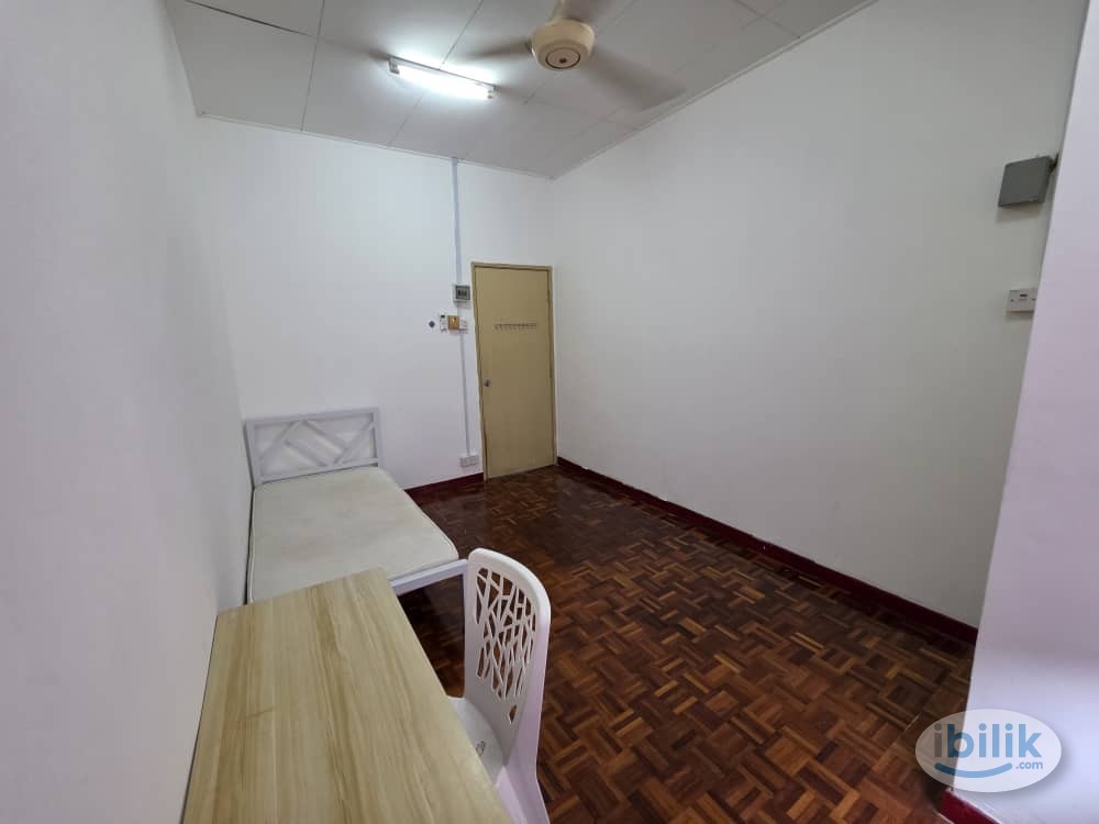 HOT PROMO Last Year🔥 Middle Room Rent at Kota Kemuning near Main Place Mall 🚗Zero Deposit & Include Free Electricity,Wif - Image 1