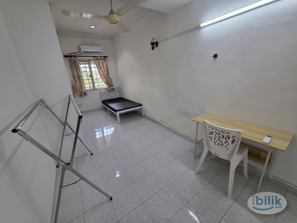 HOT PROMO Last Year🔥 Middle Room Rent at Kota Kemuning near Main Place Mall 🚗Zero Deposit & Include Free Electricity,Wif - Image 1