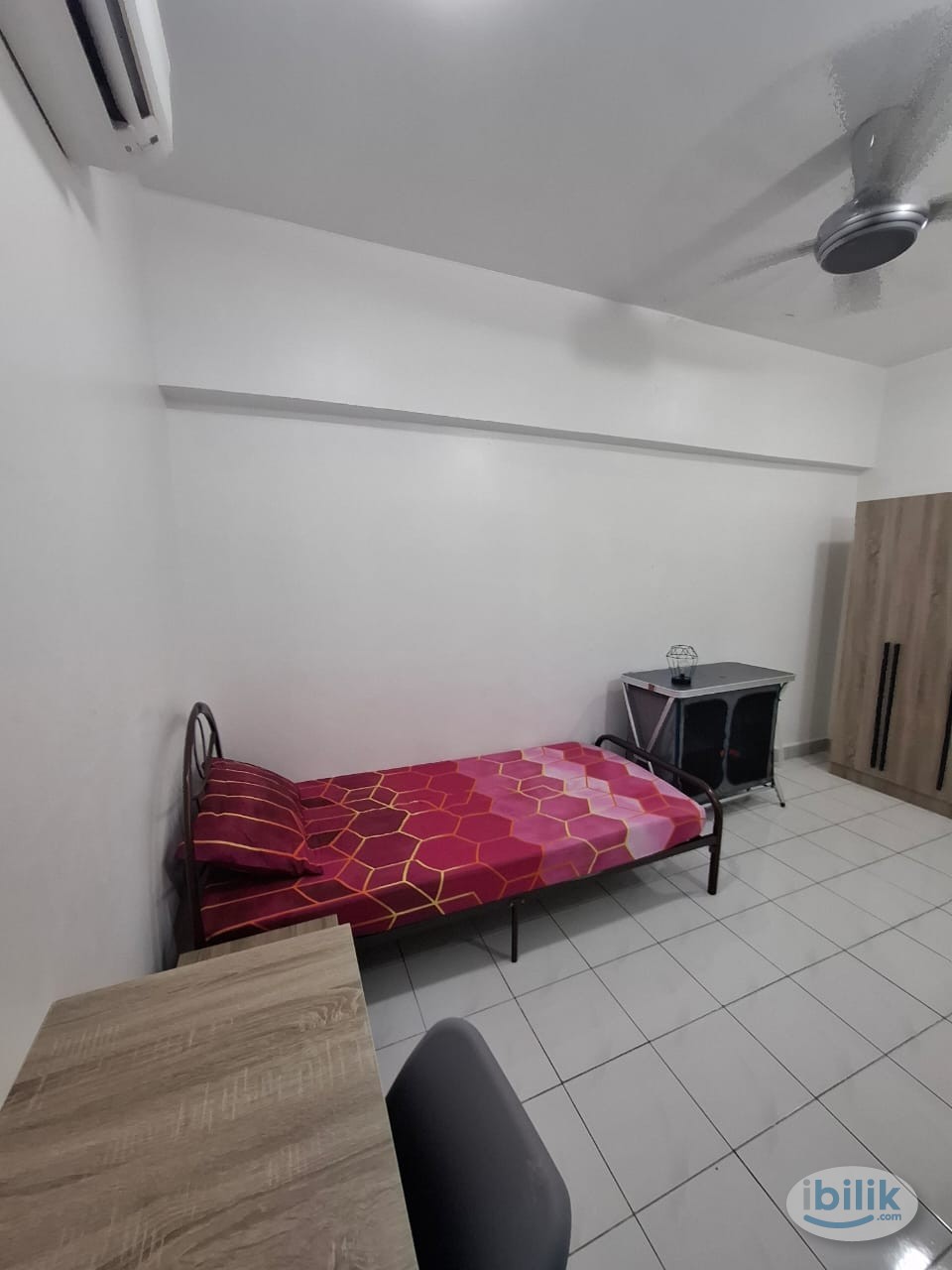 Daman Crimson Middle Room Mix Gen Unit, 2min walk to LRT Lembah Subang - Image 1