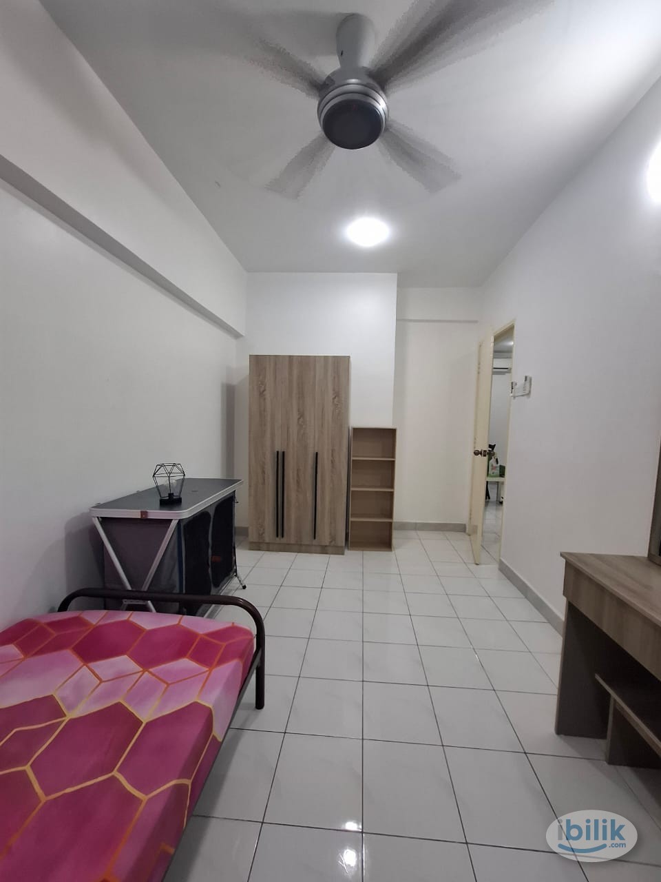 Daman Crimson Middle Room Mix Gen Unit, 2min walk to LRT Lembah Subang - Image 4