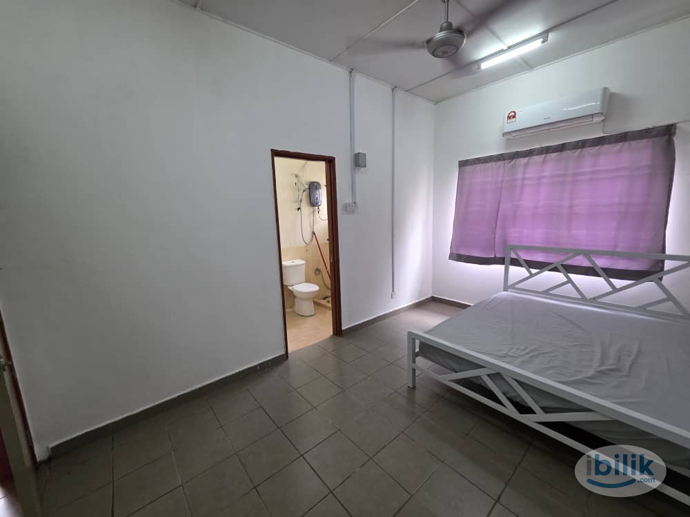 HOT PROMO Last Year🔥 Middle Room Rent at Kota Kemuning near Main Place Mall 🚗Zero Deposit & Include Free Electricity,Wif - Image 1