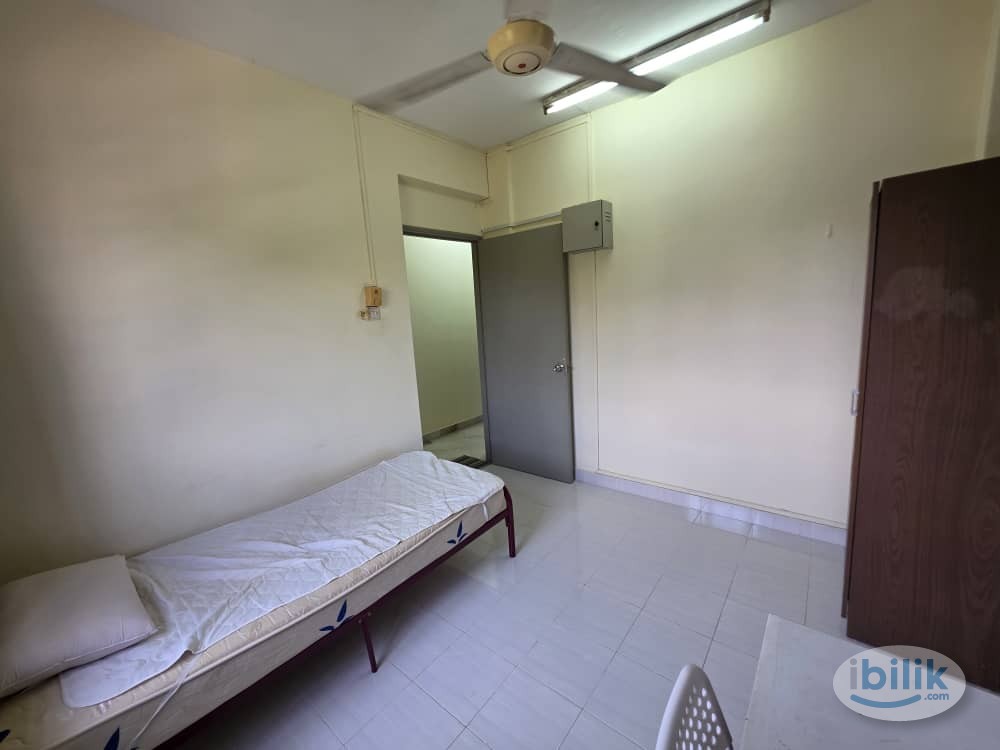 Middle Room at Sunway Court, Bandar Sunway - Image 2