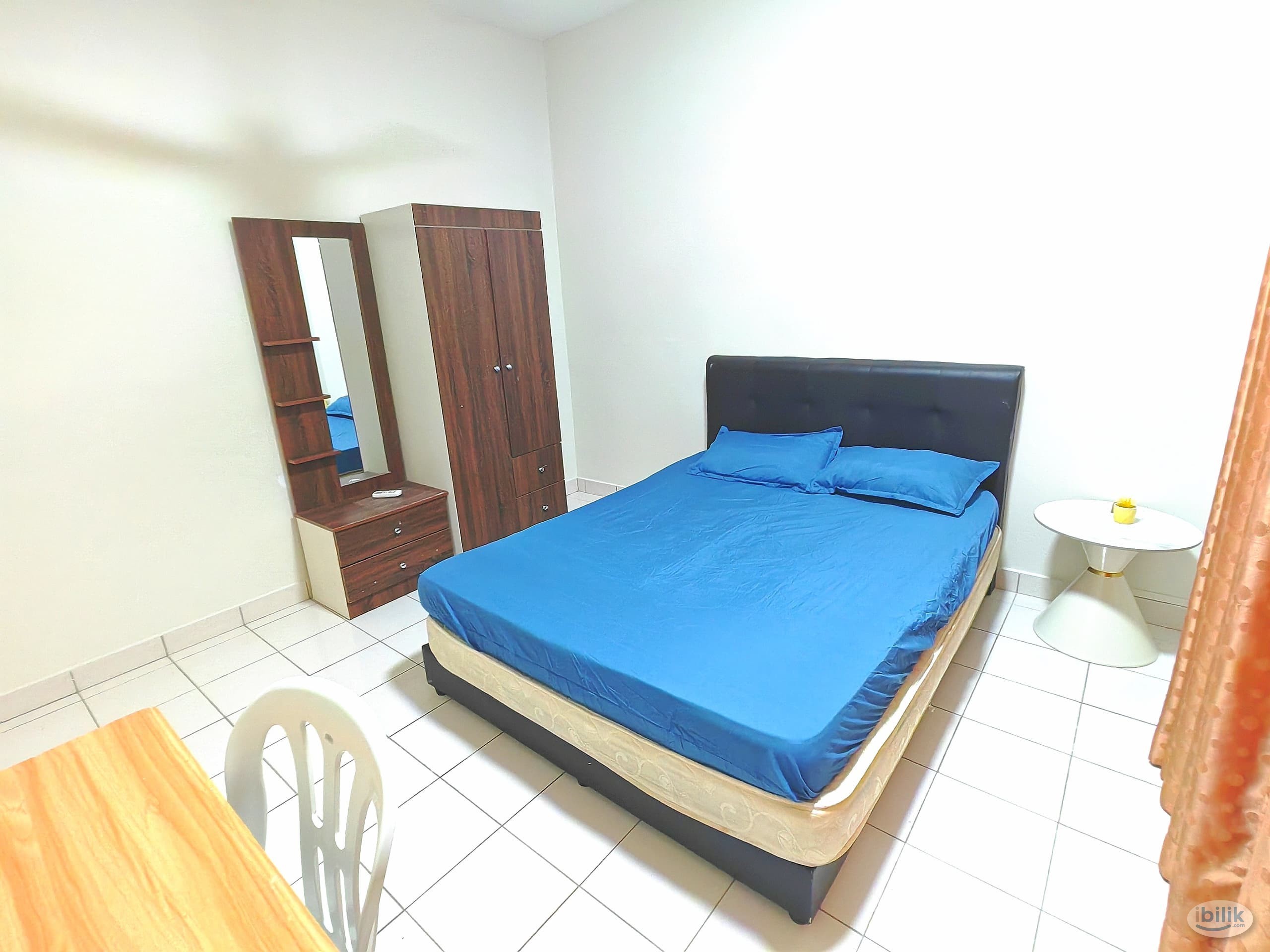 (FREE 1 MONTH) Sunway Female Muslim  Medium Room Suriamas Condo Near Pyramid, Geo, UOA, BRT, SS15, Subang - Image 1