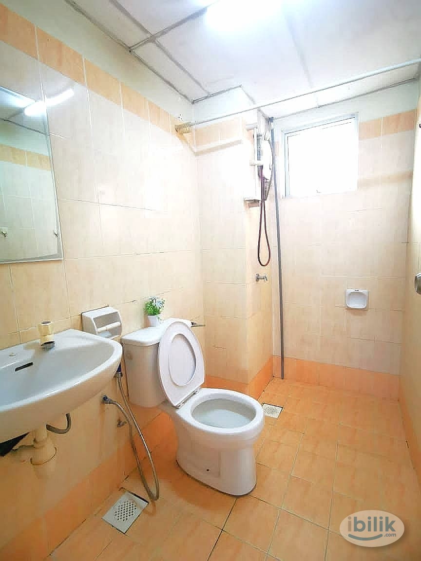 (FREE 1 MONTH) Sunway Female Muslim  Medium Room Suriamas Condo Near Pyramid, Geo, UOA, BRT, SS15, Subang - Image 5