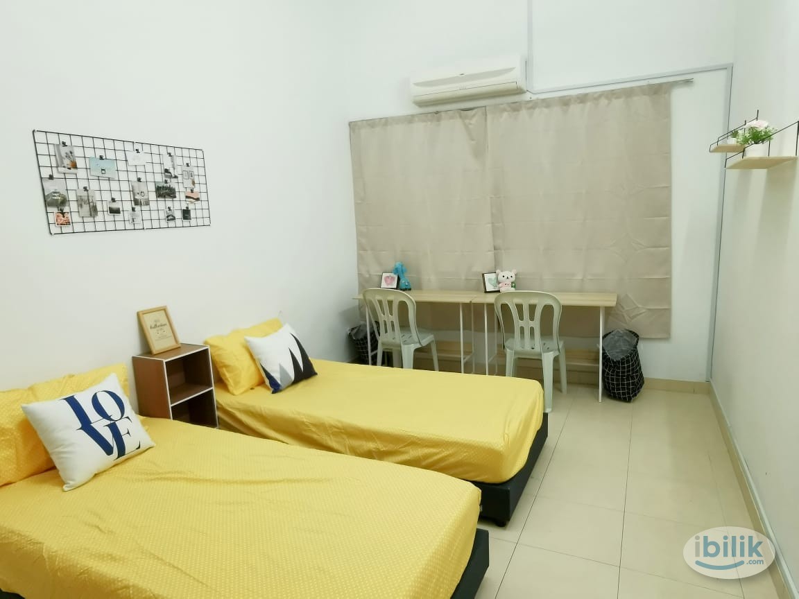 FREE 1 MONTH - 5min Walk UCSI - Cheras Connaught Mix Gender Medium Room Twin Bed Landed House Near MCD, IKON, Pasar Mala - Image 1