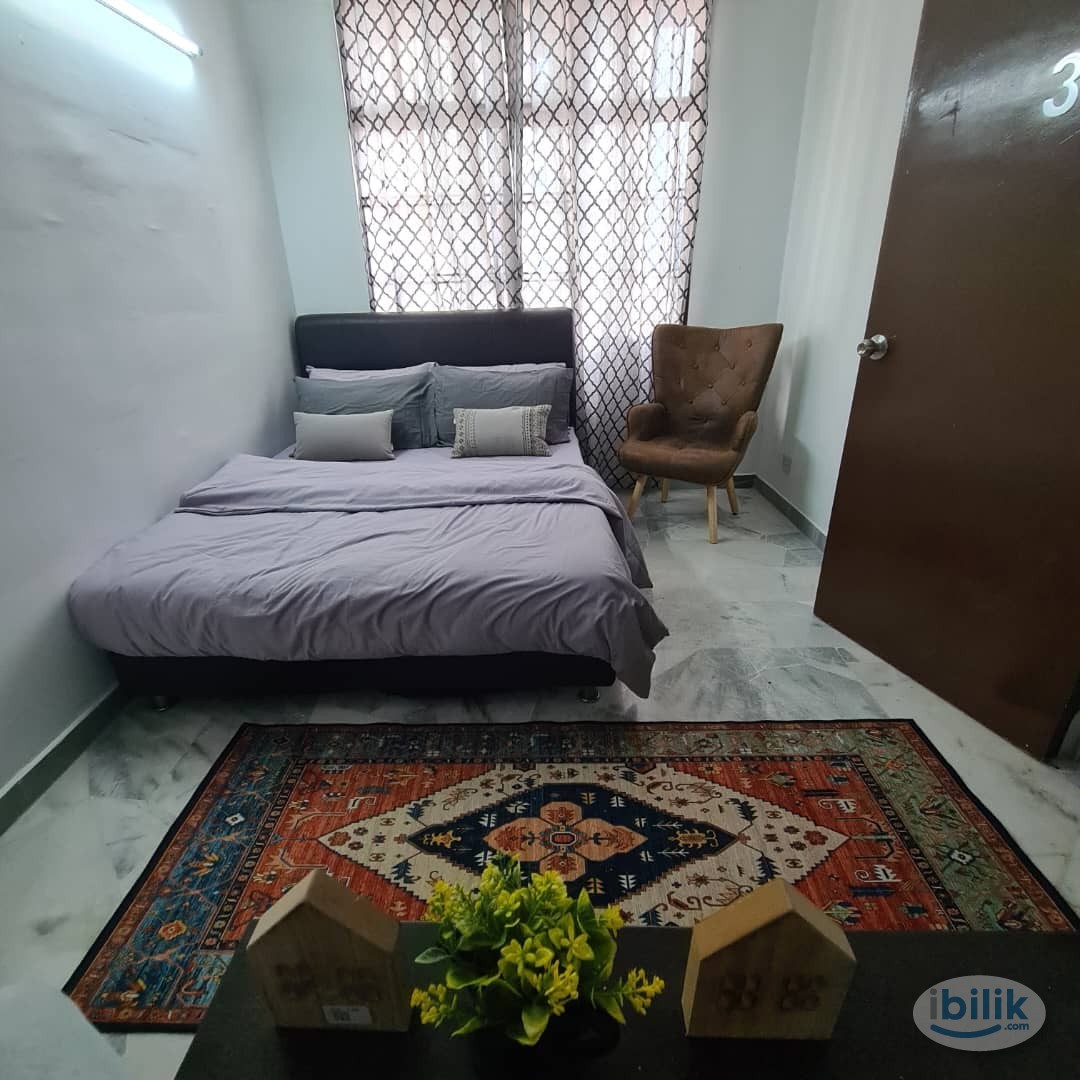 Middle Room For Rent - Image 1