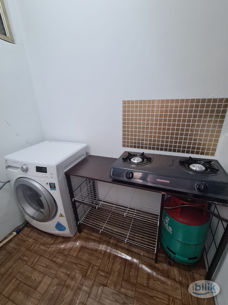 Middle Room For Rent - Image 5