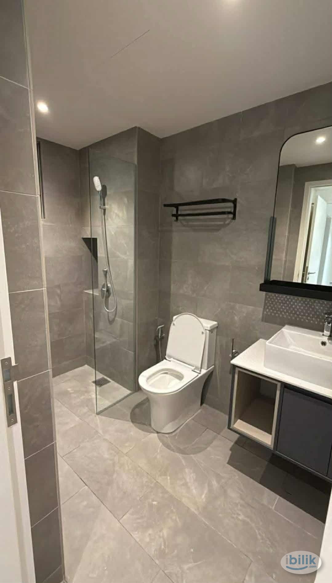 Middle Room at D'IVO Residences by EXSIM, Old Klang Road - Image 2