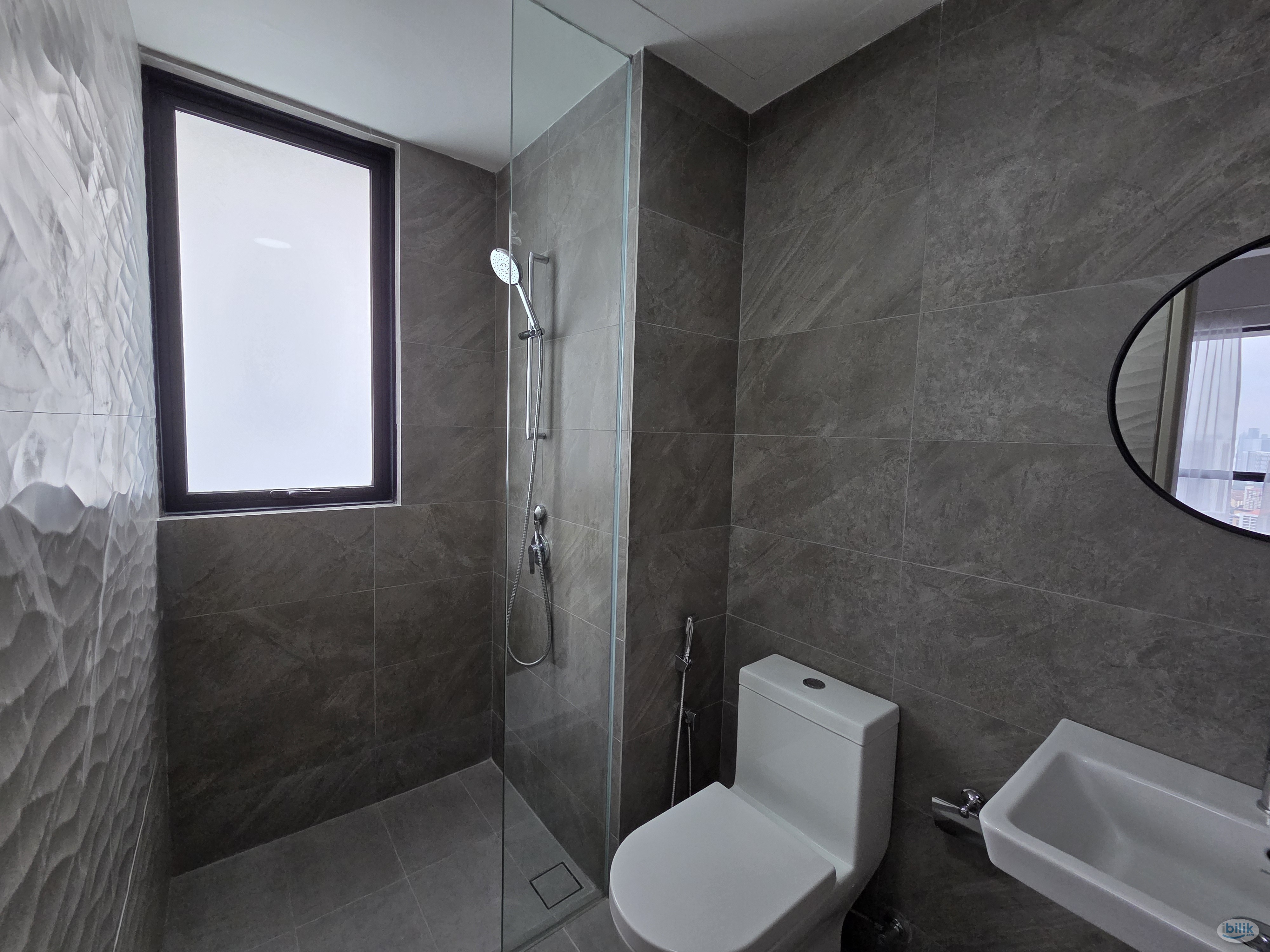 Master Room Quinn Residence LRT Sri Rampai Wangsa Walk Aeon Big Lotus - Image 5