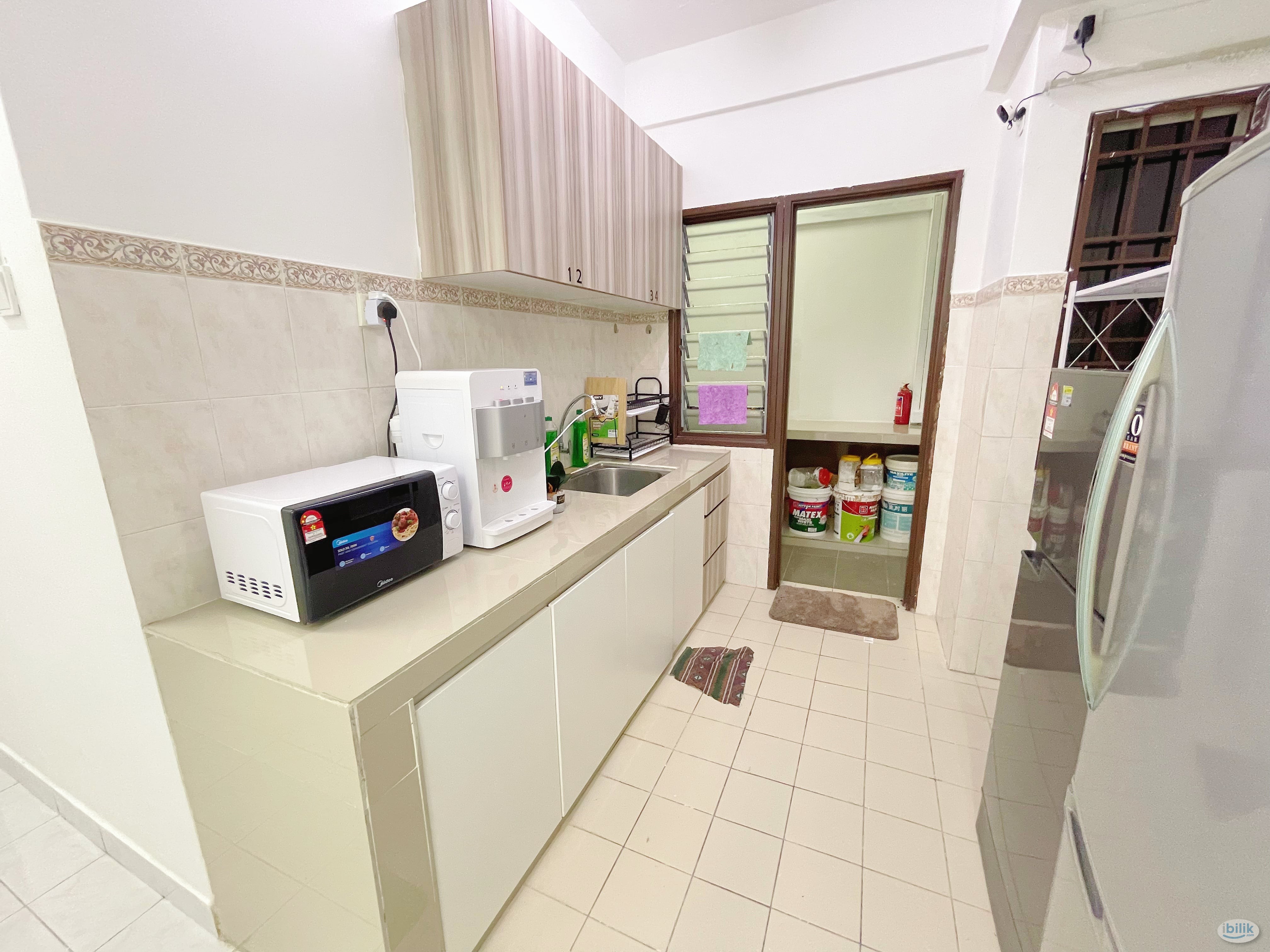 Middle Room at Pelangi Damansara, Bandar Utama - Image 4