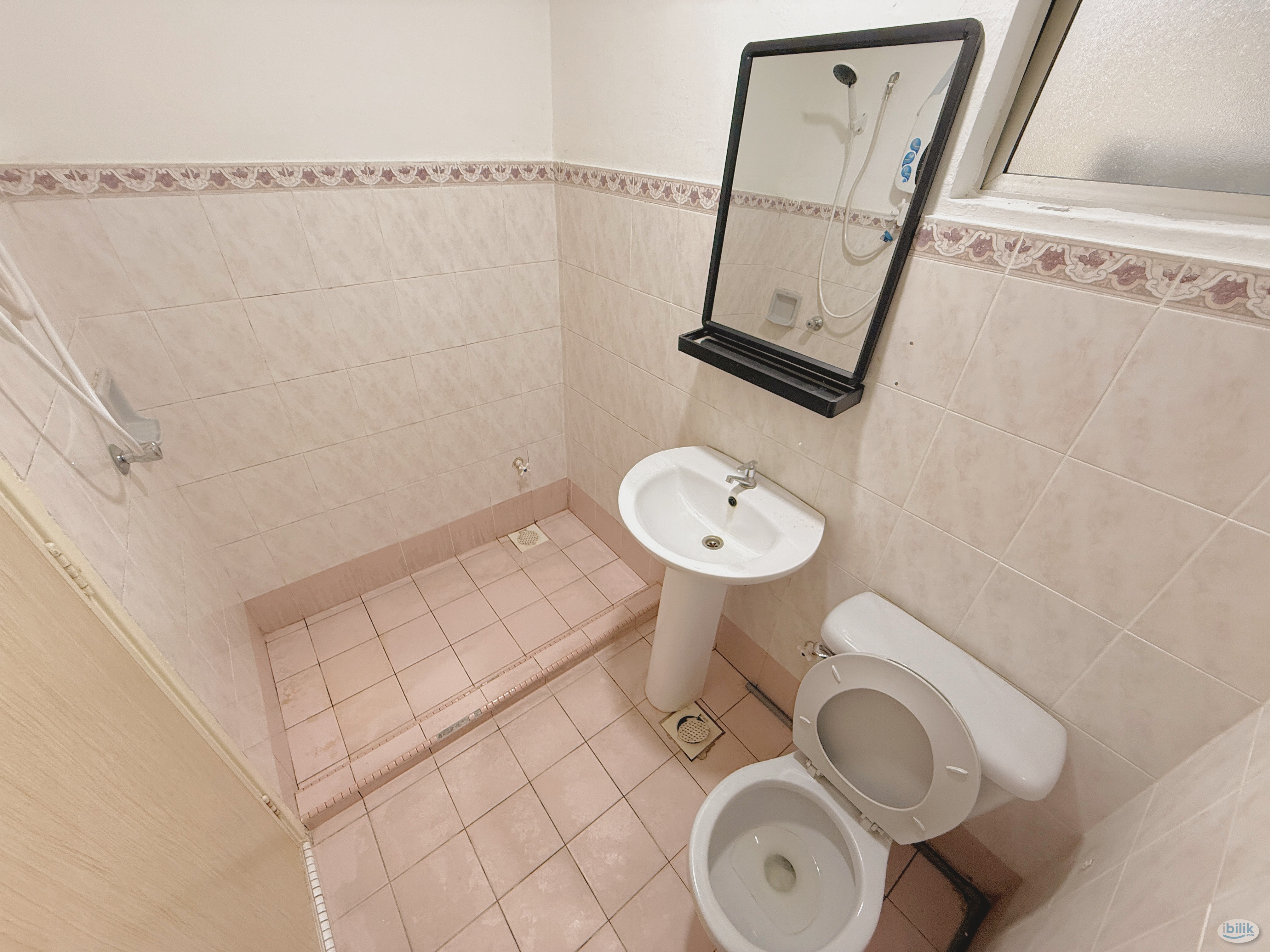 Master Room at Pelangi Damansara, Bandar Utama - Image 5
