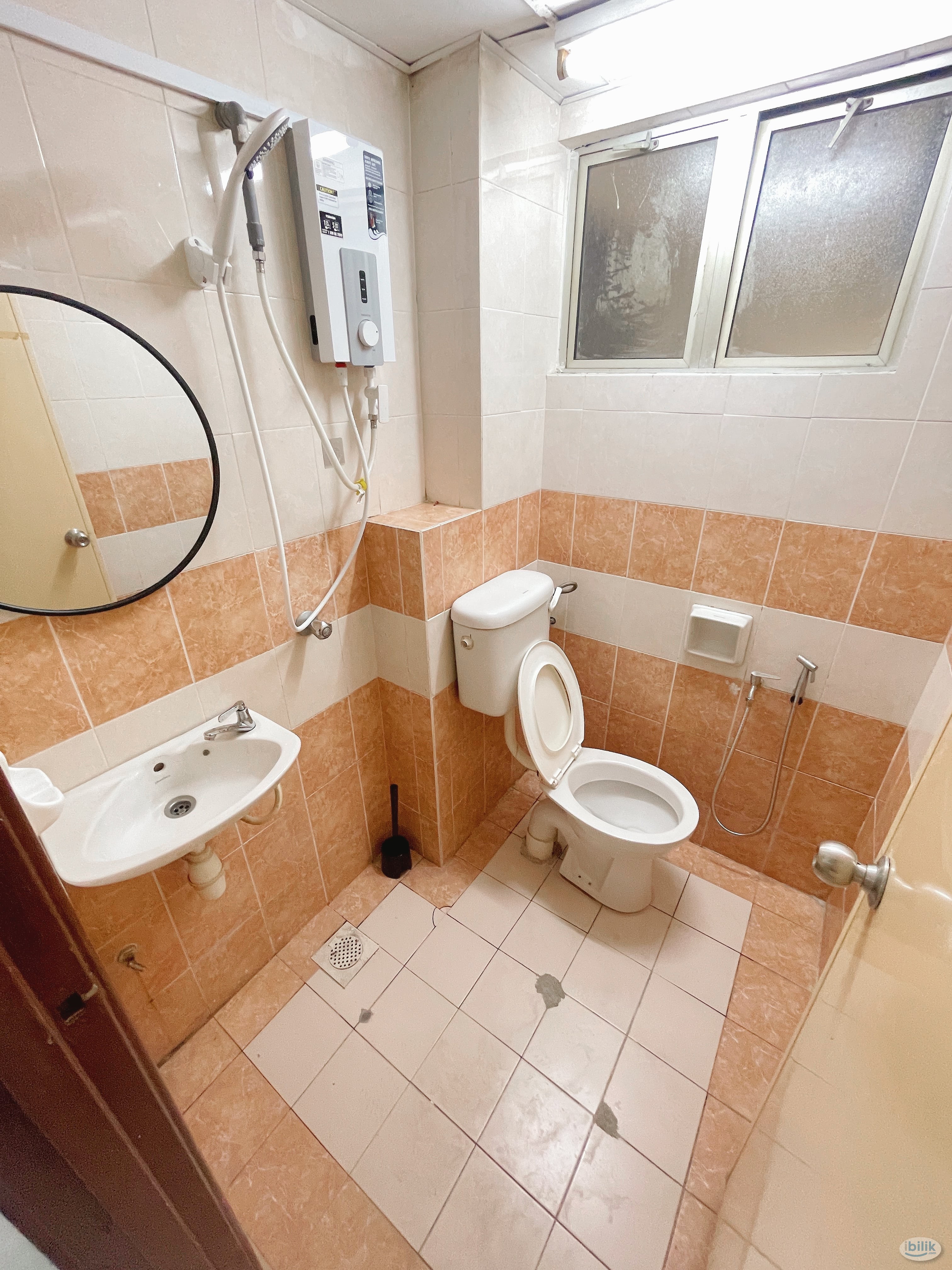 Middle Room at Pelangi Damansara, Bandar Utama - Image 4