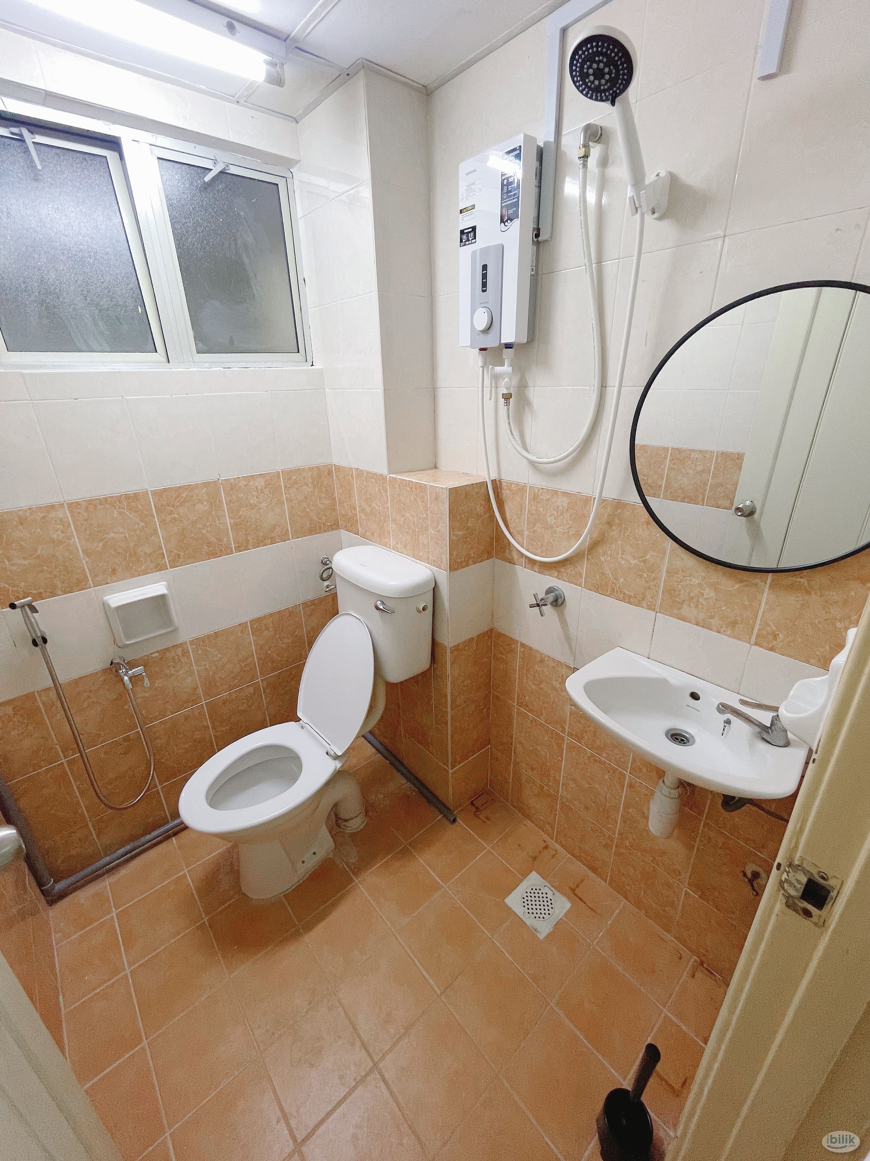 Middle Room at Pelangi Damansara, Bandar Utama - Image 5