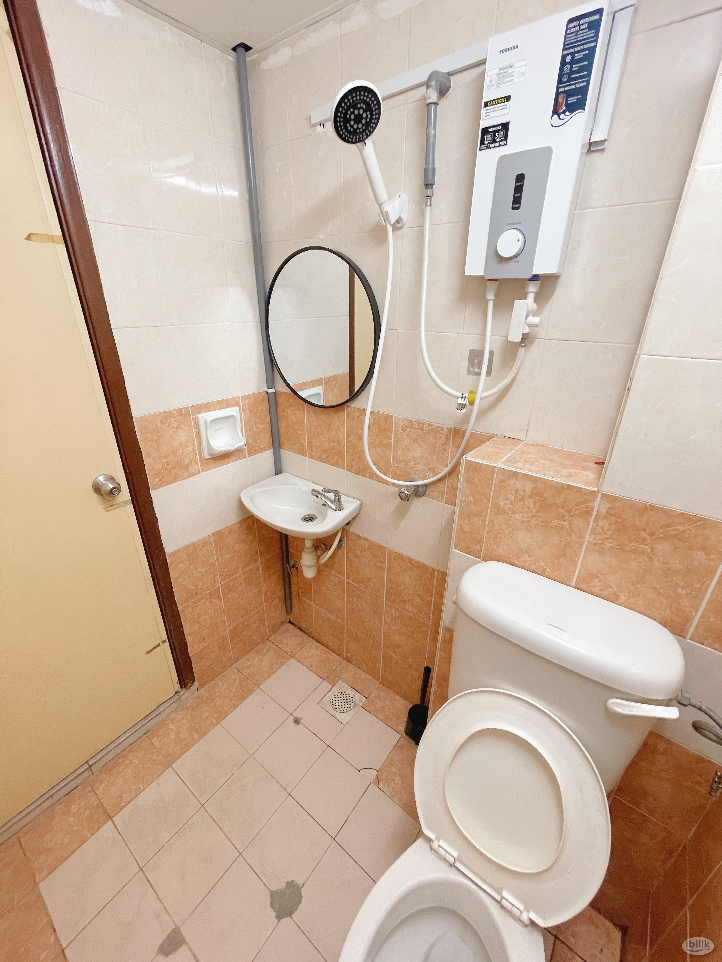 Middle Room at Pelangi Damansara, Bandar Utama - Image 3
