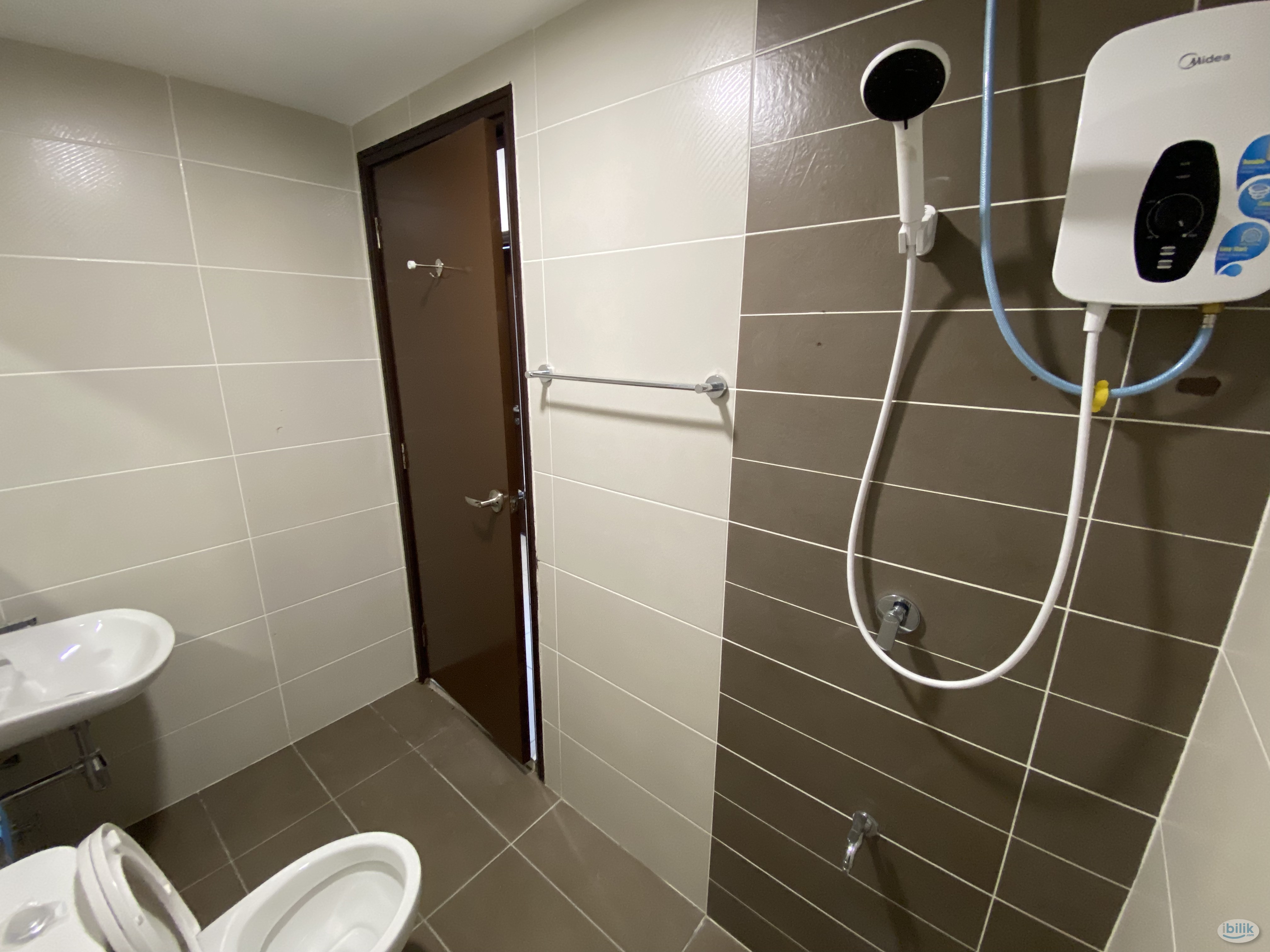 Middle Room at Paraiso Residence, Bukit Jalil - Image 2