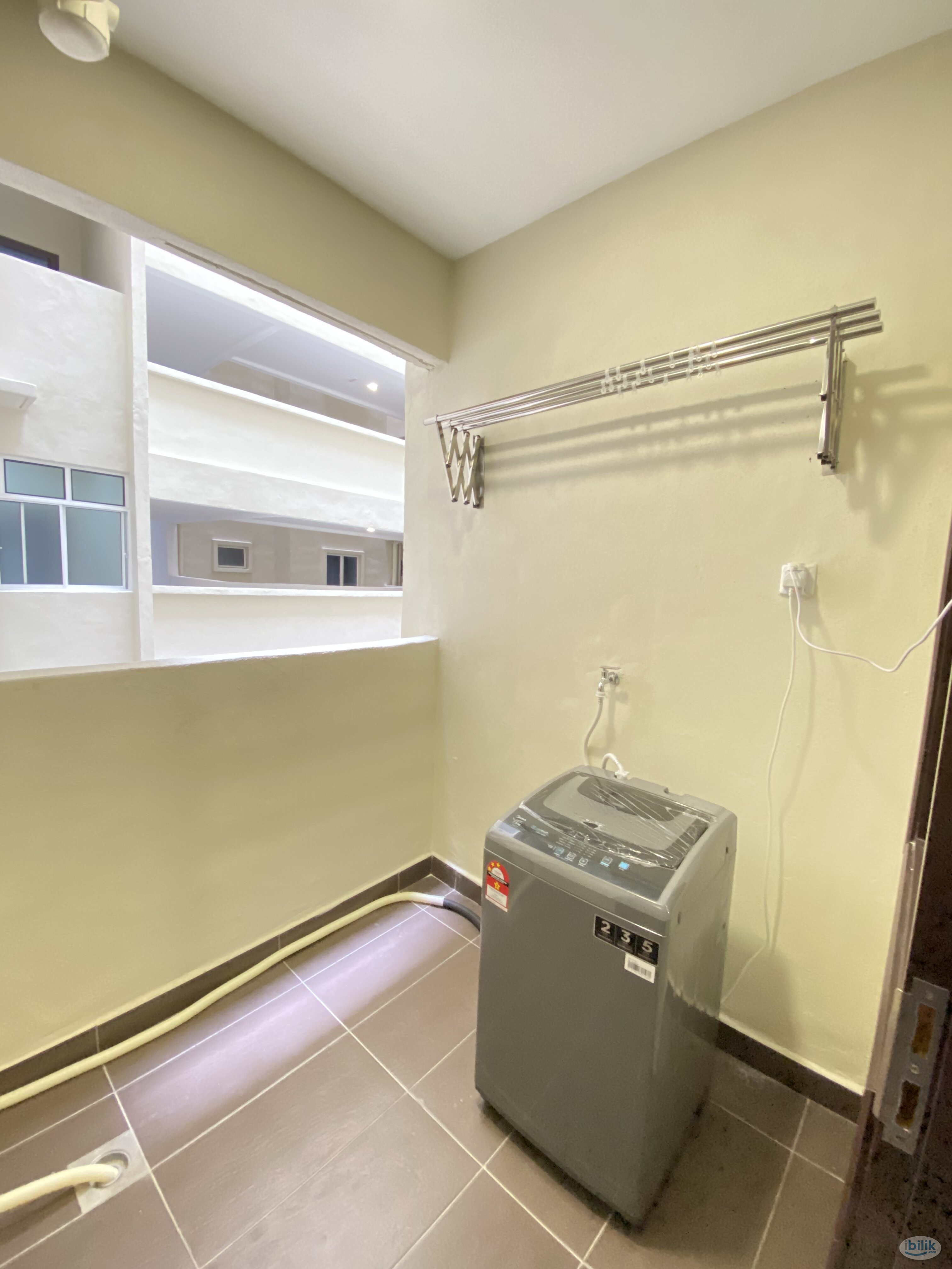 Middle Room at Paraiso Residence, Bukit Jalil - Image 4