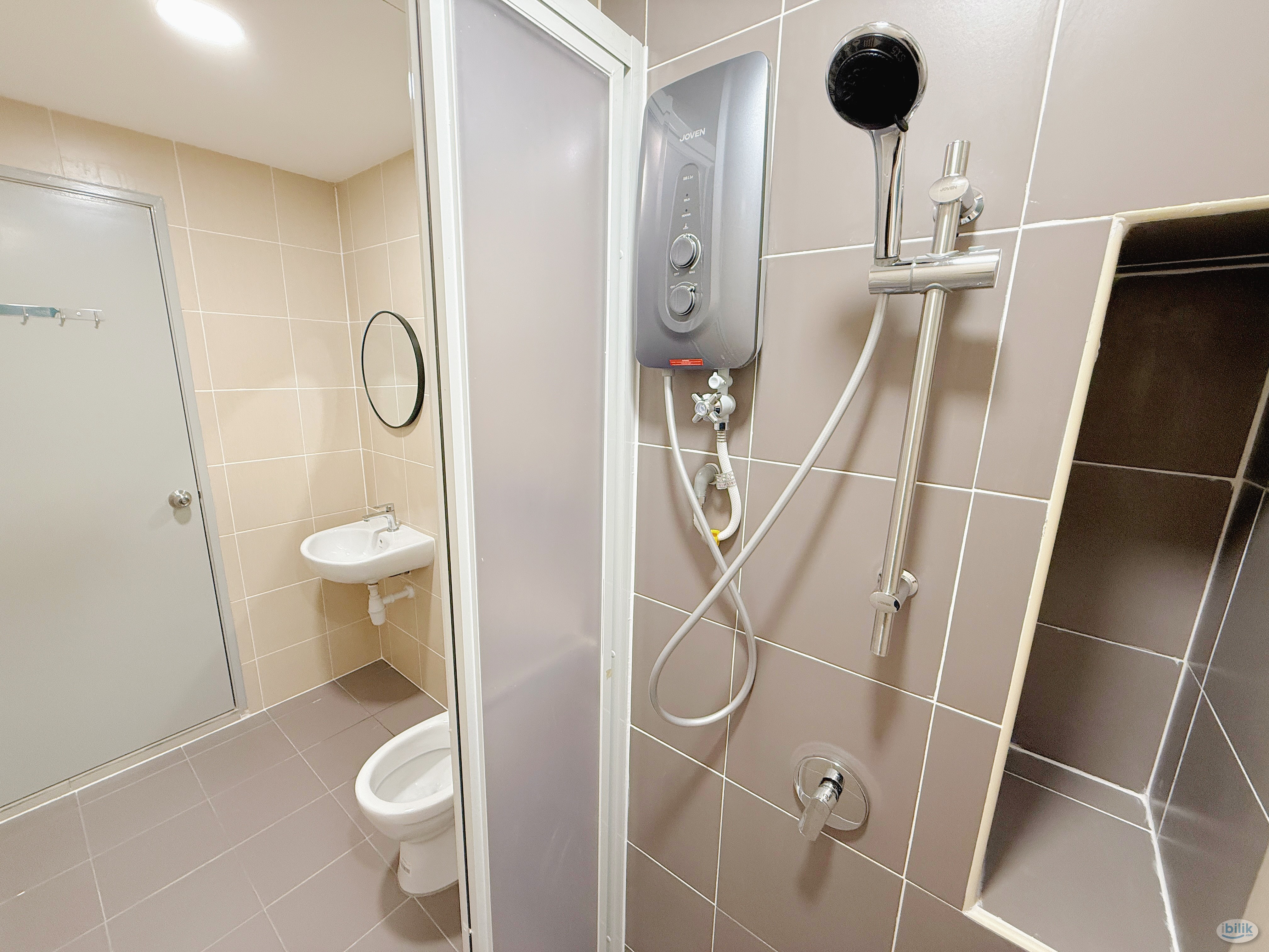 Master Room at Razak City Residences, Sungai Besi - Image 5