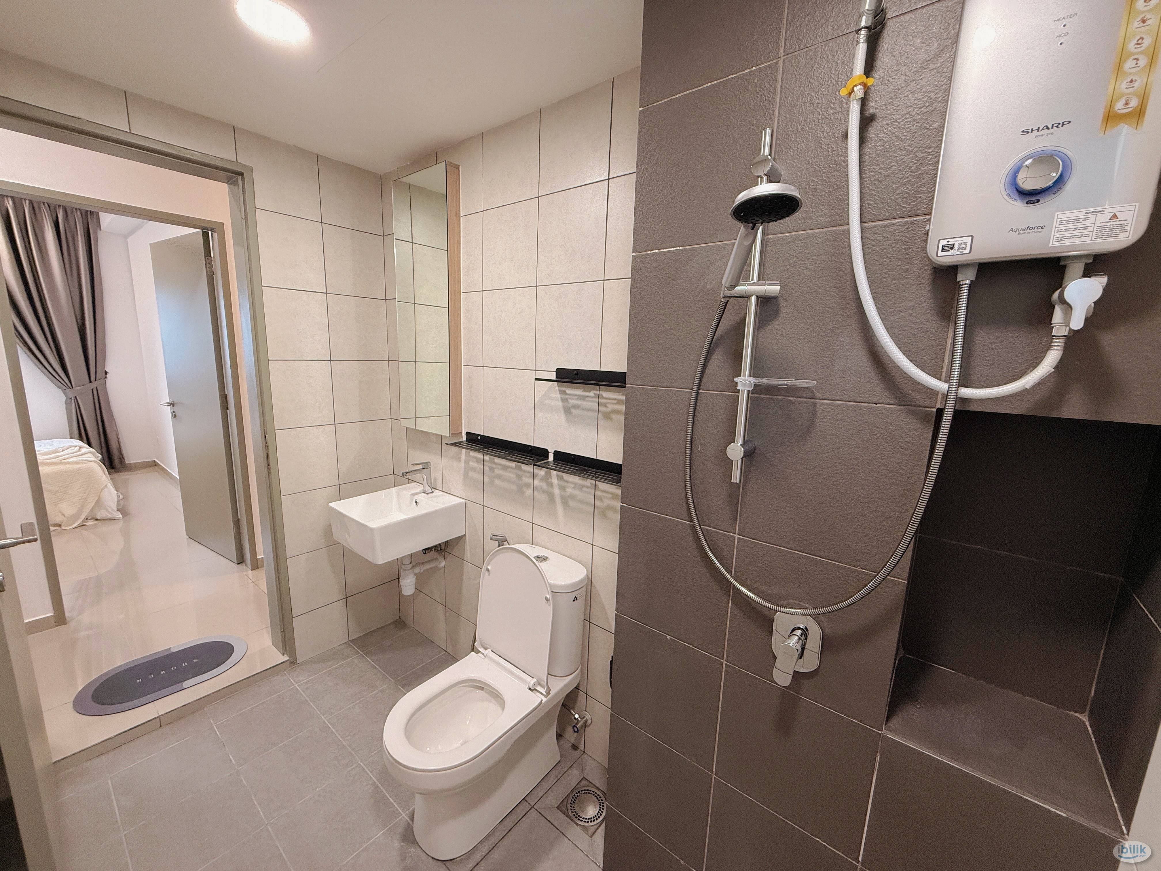 Master Room at D'Vervain Residence, Damansara Perdana - Image 3