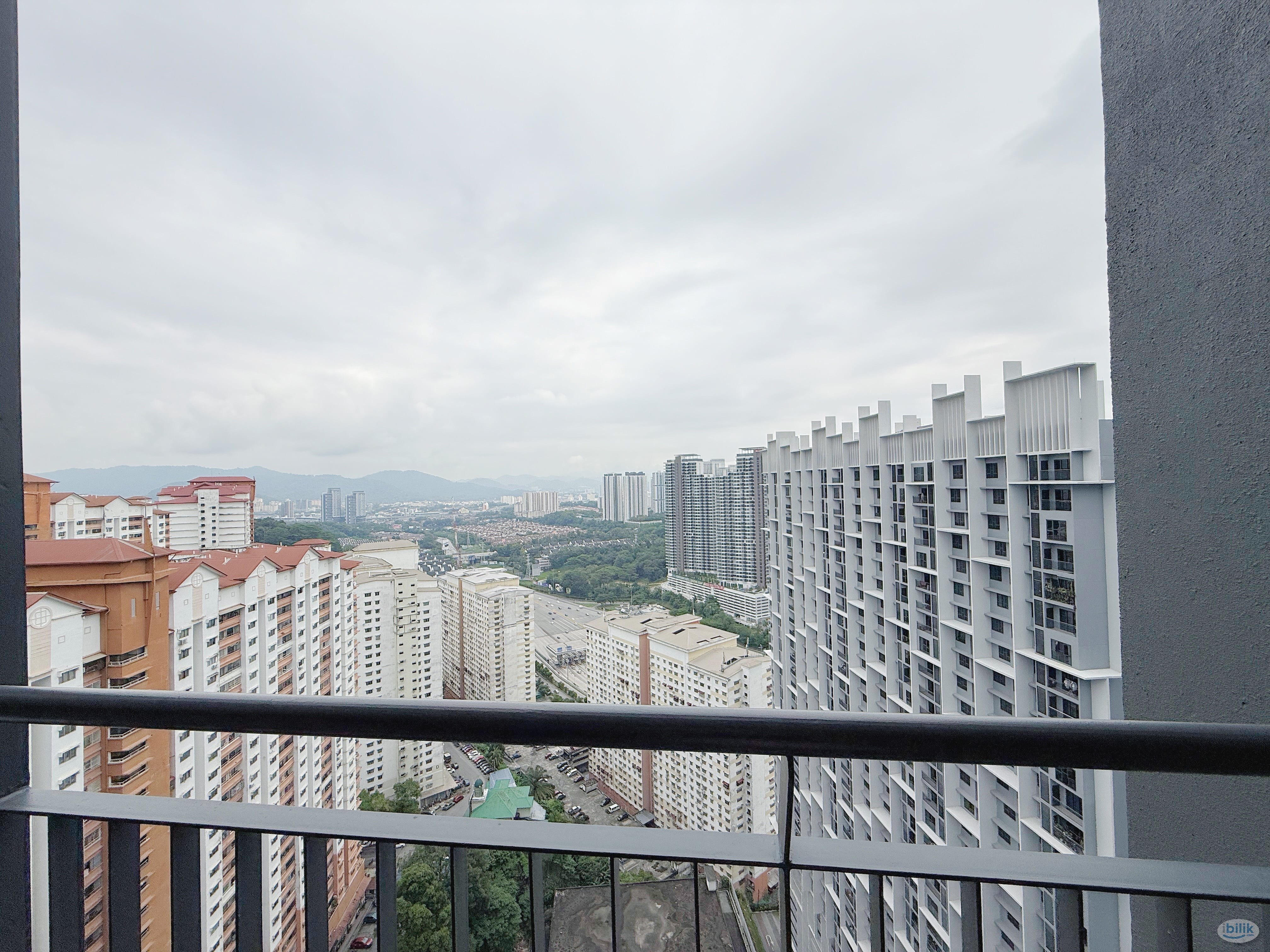 Middle Room at D'Quince Residence, Damansara Perdana - Image 1