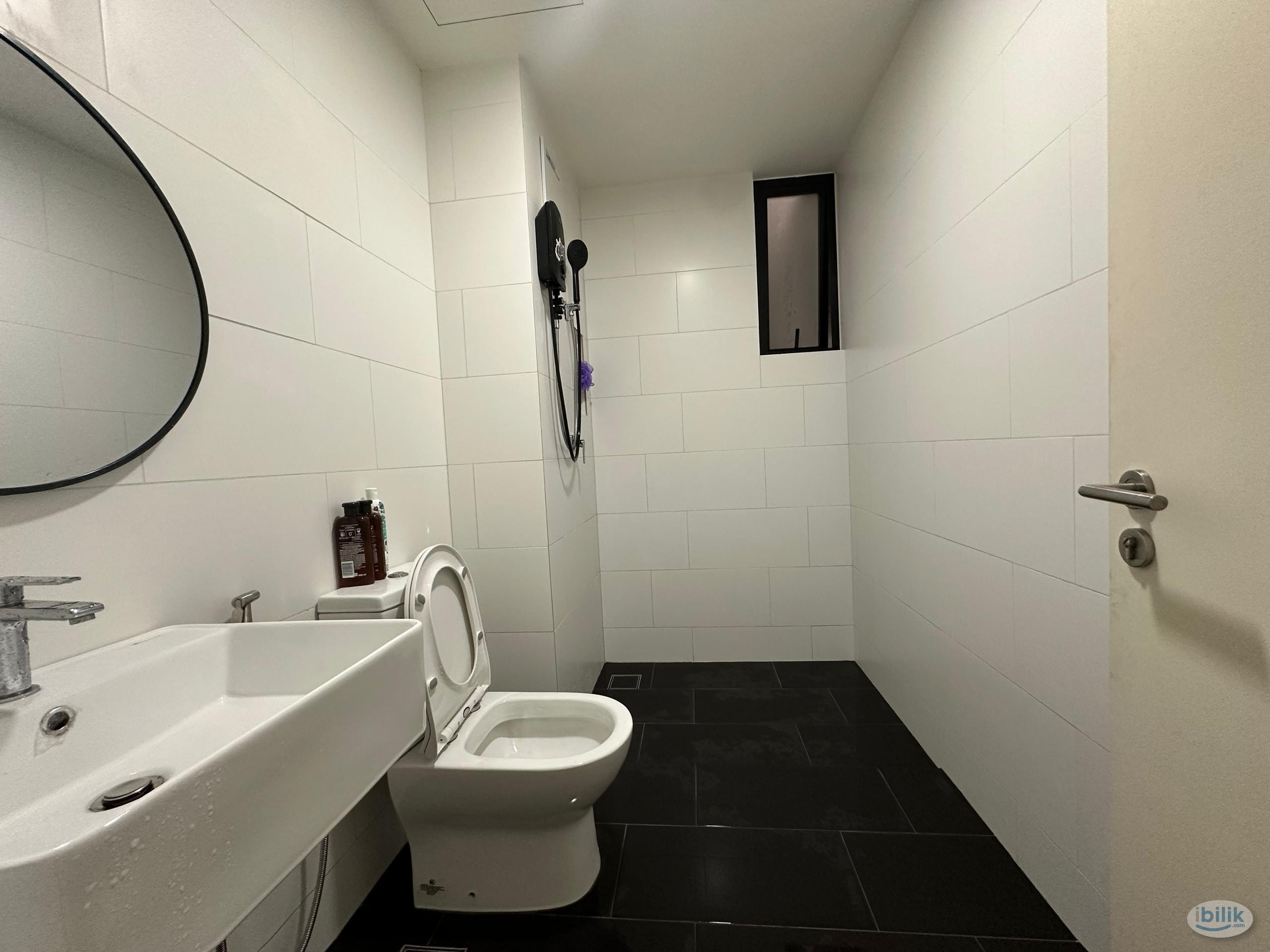 Middle Room at SQWhere, Sungai Buloh - Image 3