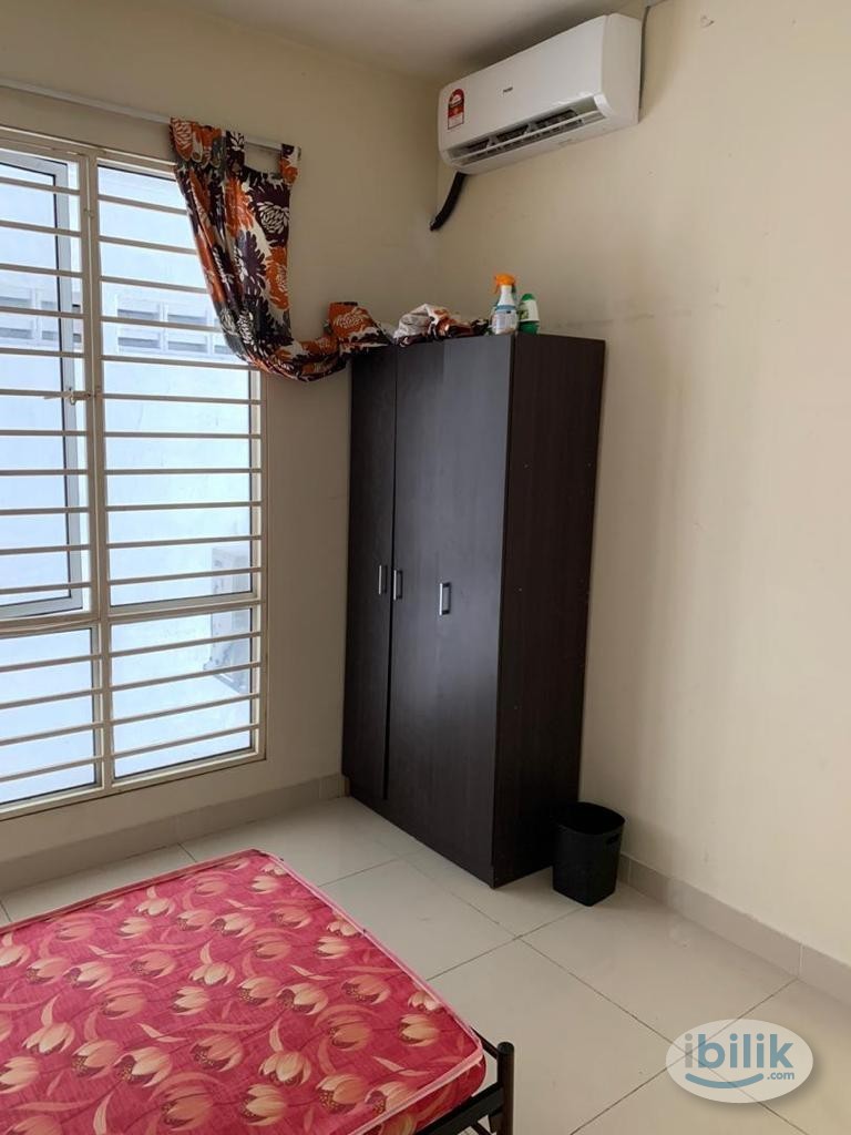 Middle Room at Platinum Hill PV2, Setapak - Image 1