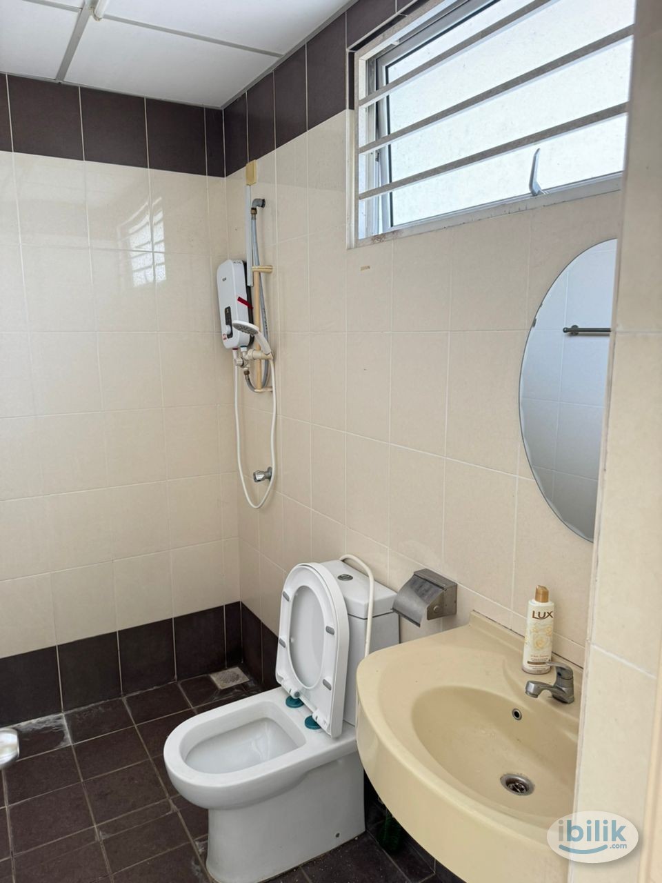 Middle Room at Platinum Hill PV2, Setapak - Image 3