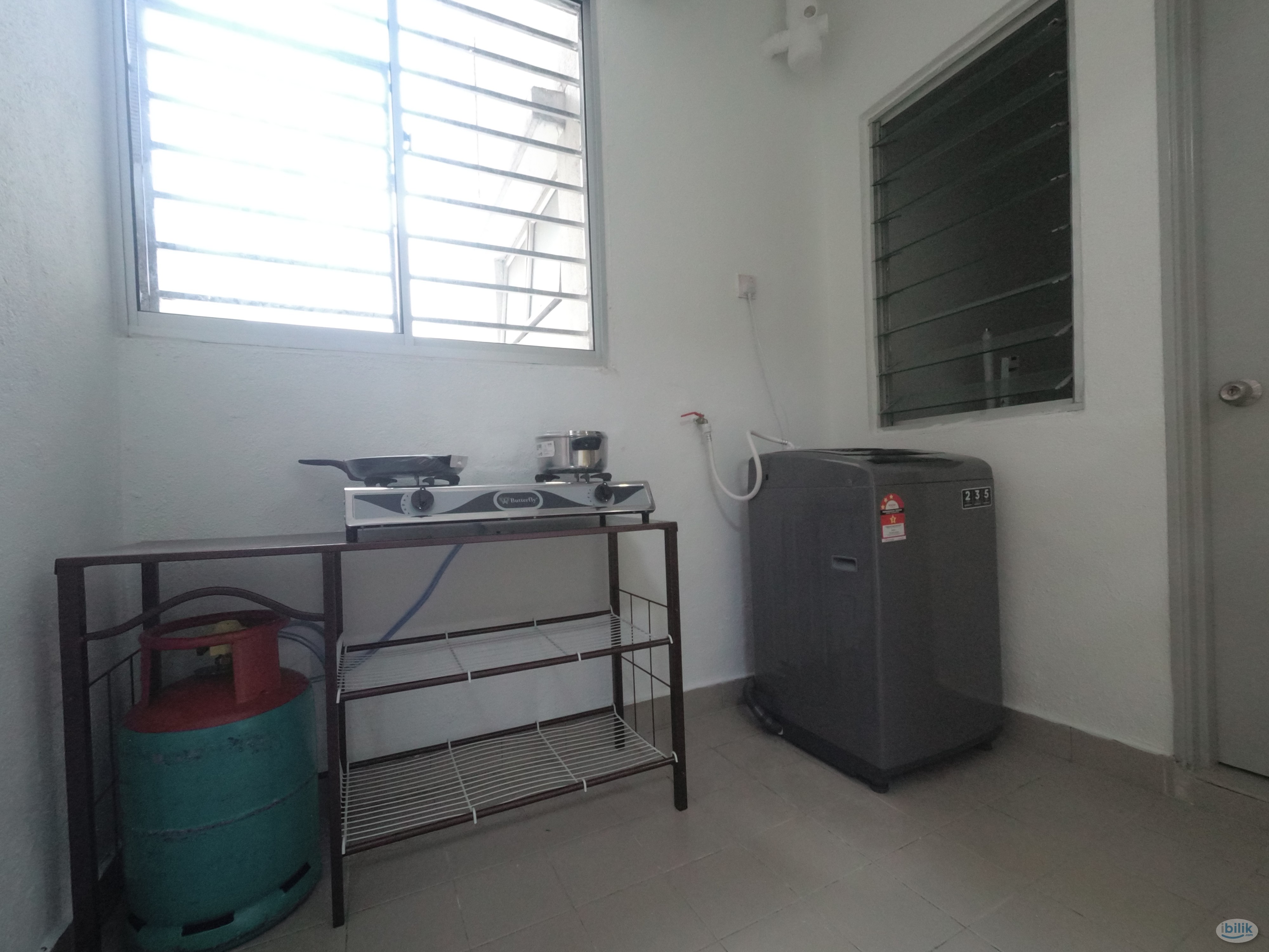 BILIK LUAS | Sharing | Middle Room at Symphony Heights, Selayang | Fully Furnised - Image 5