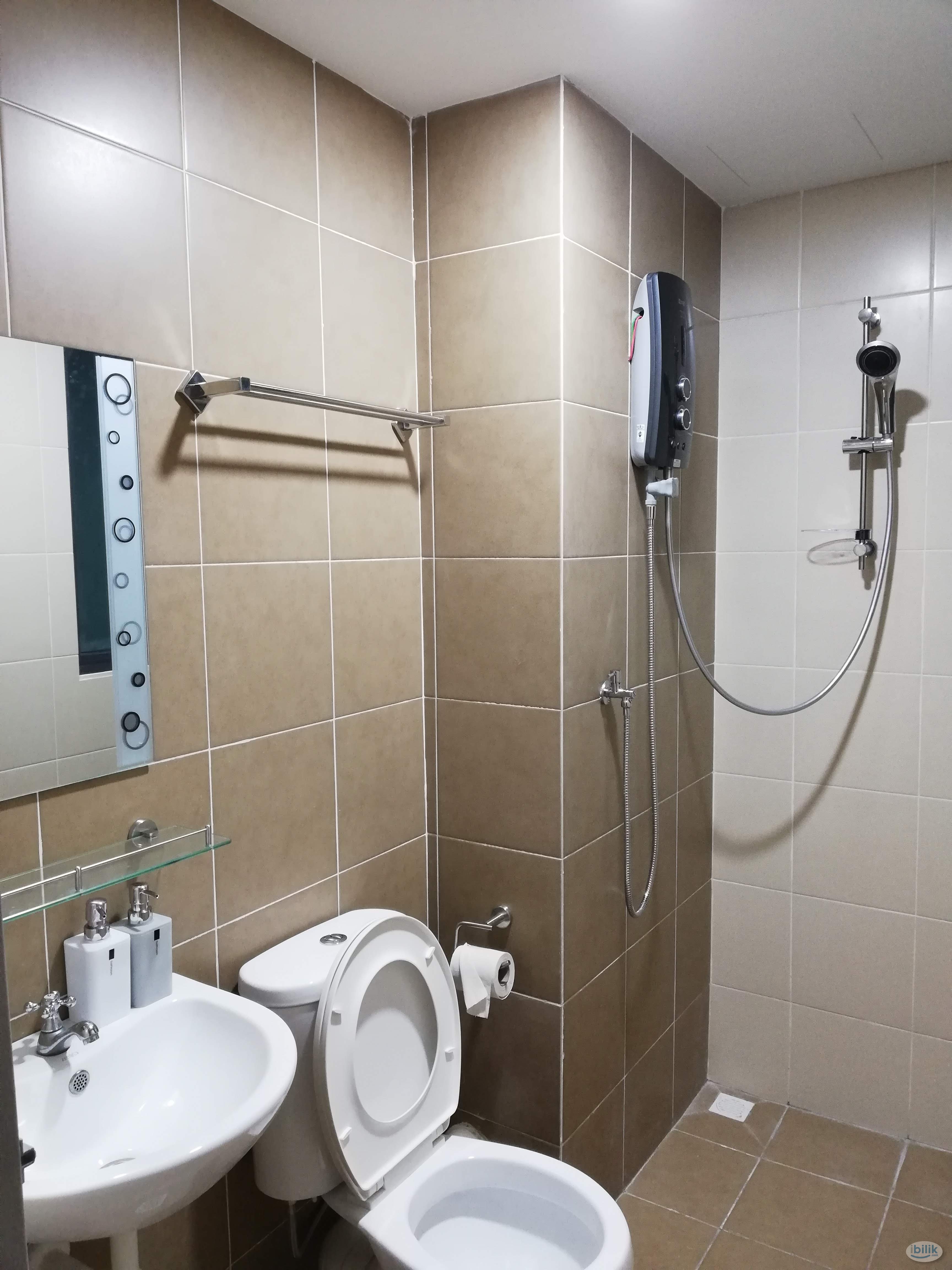 Single Room at Teluk Kumbar, Penang - Image 2