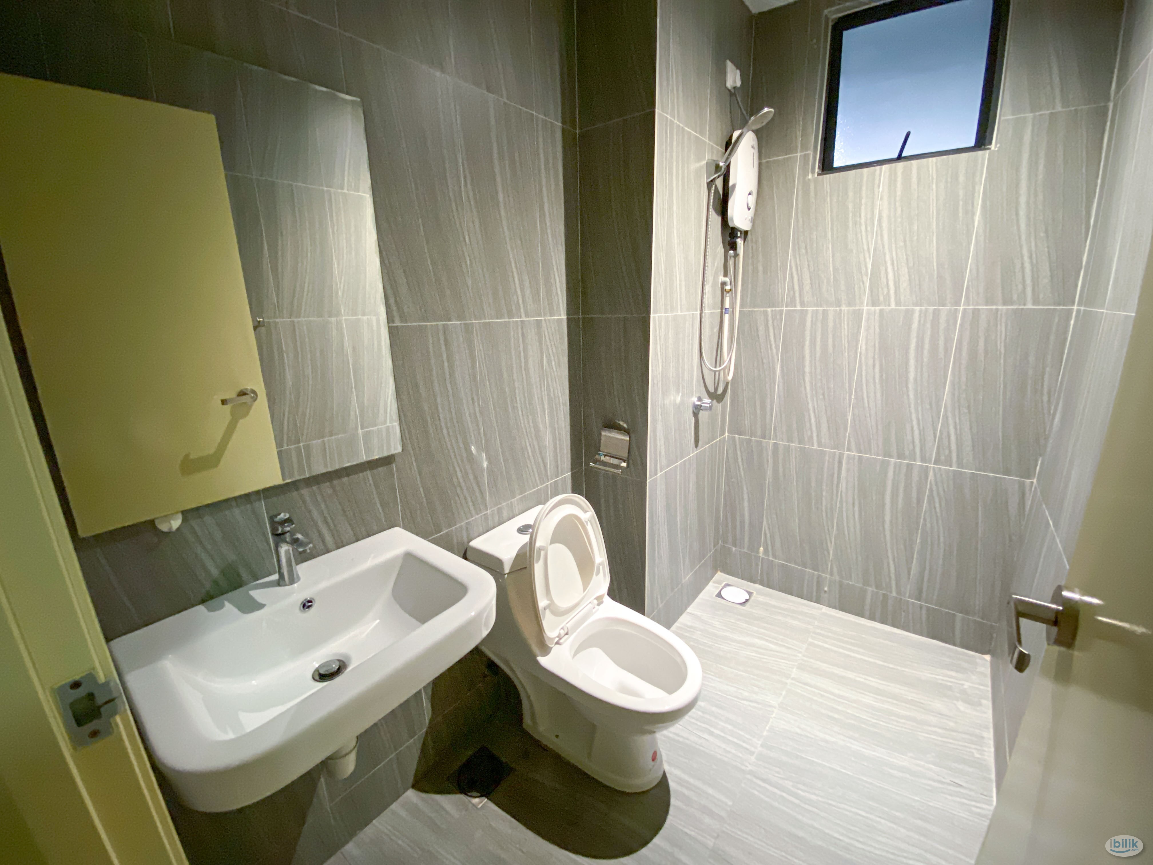Middle Room at The Hamilton, Wangsa Maju - Image 5
