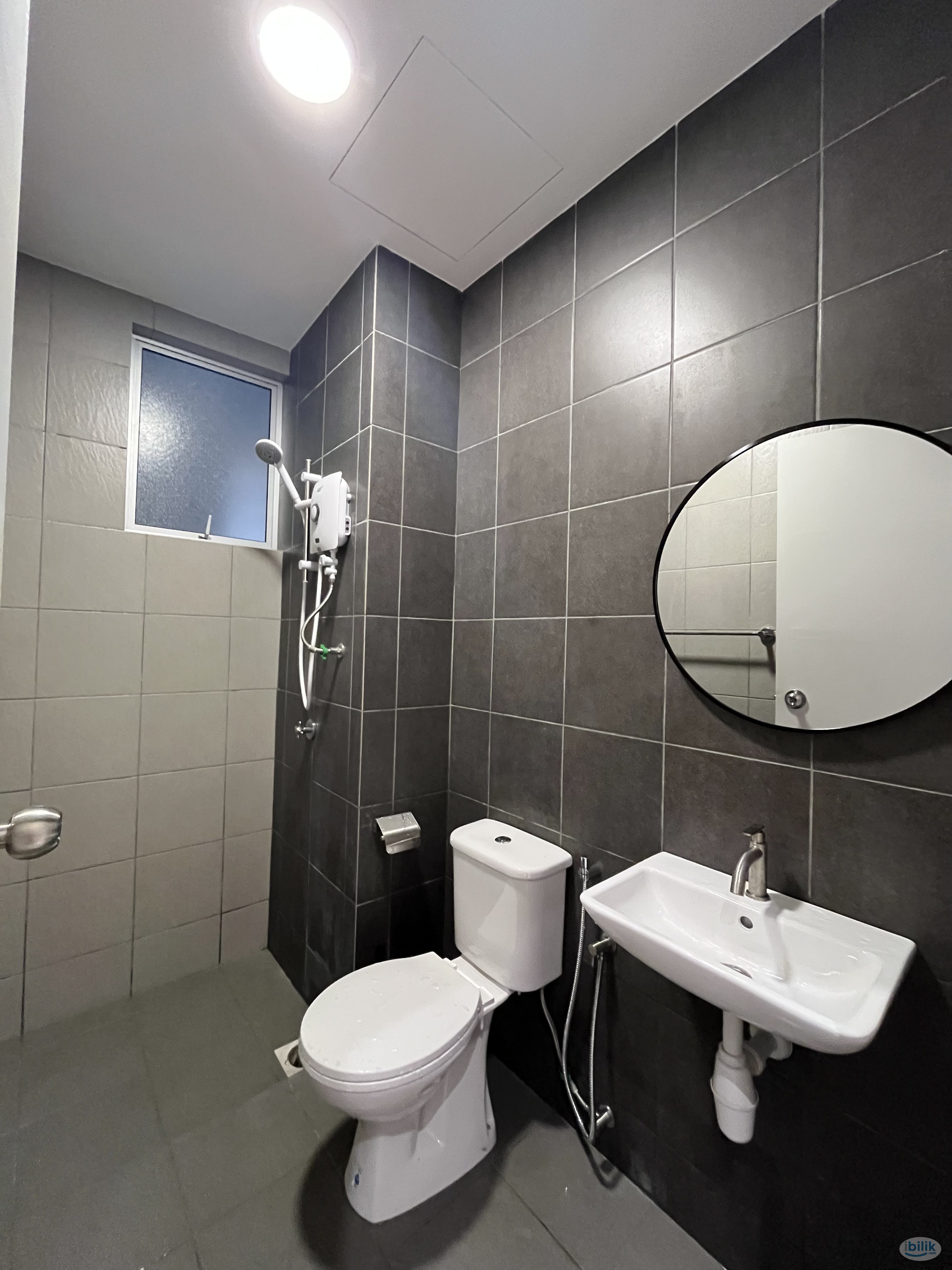 Private bathroom Master room @ Pixel City Sentral, 2min walk to LRT Salak Selatan - Image 4