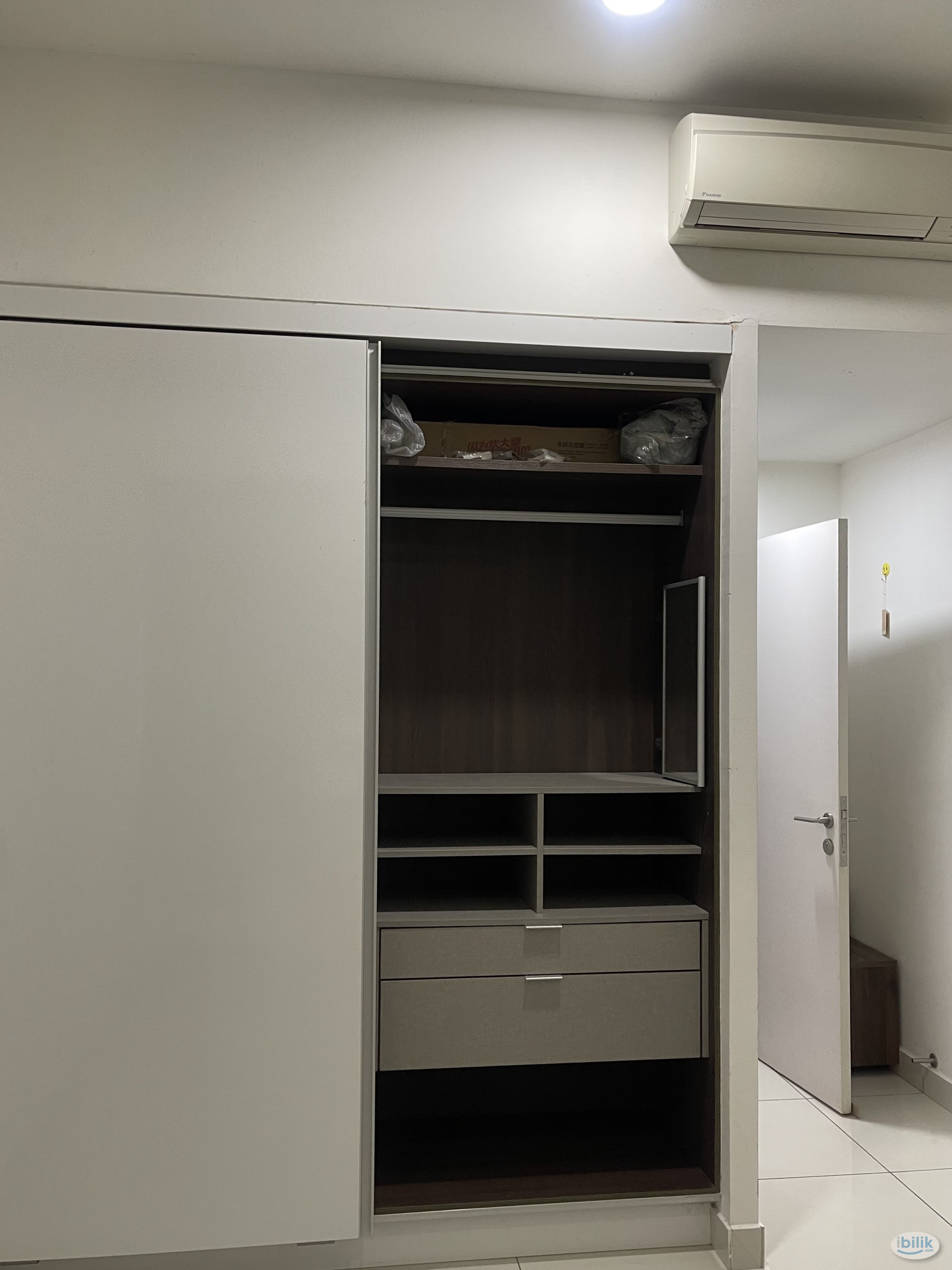 Master Room at D'Sara Sentral, Sungai Buloh walking distance to MRT station - Image 1