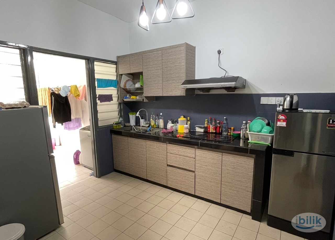 Middle Room + Carpark_SuriaMas, Bandar Sunway - Image 3