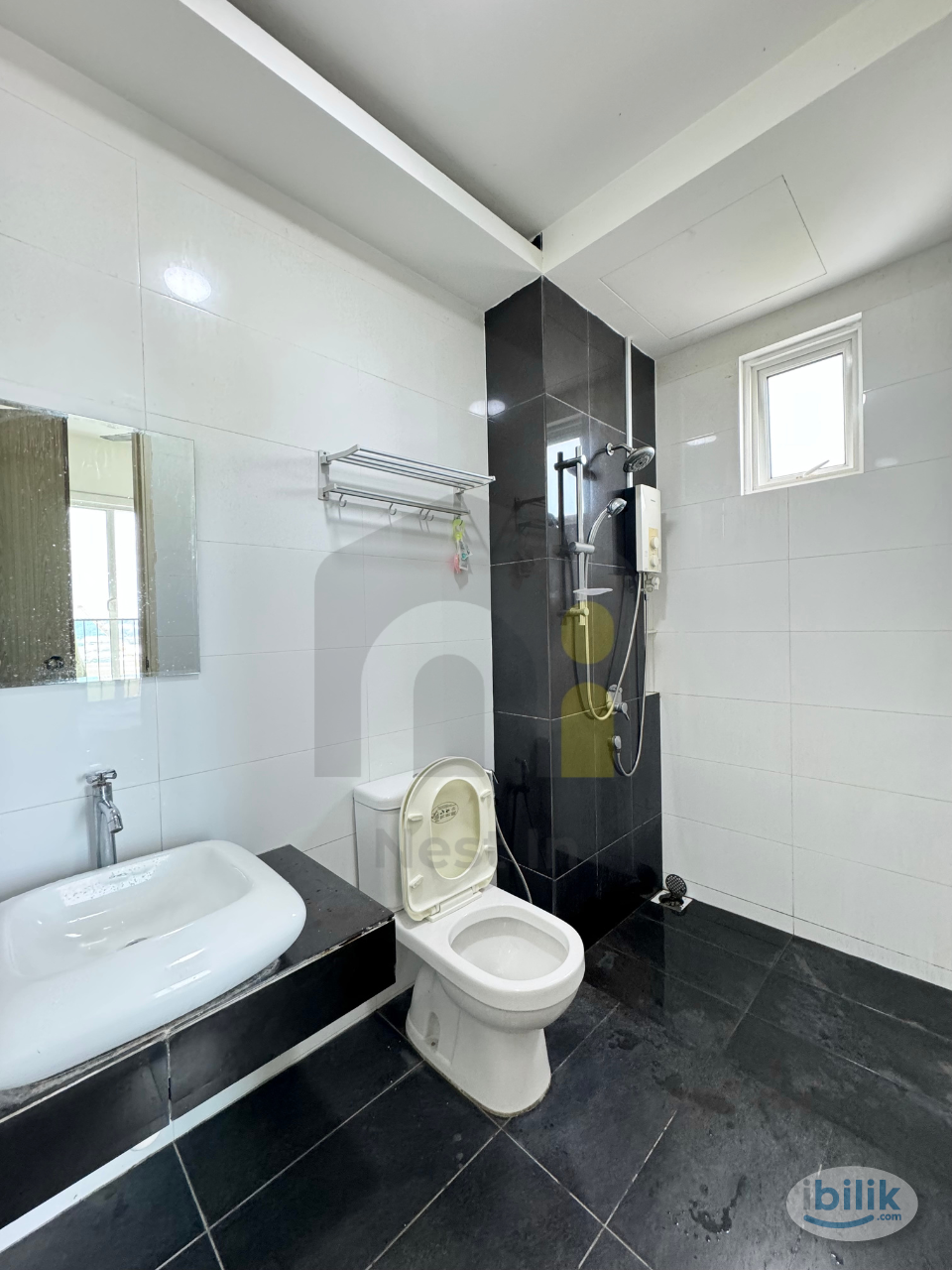 Master Room at The Clovers, Sungai Ara - Image 3
