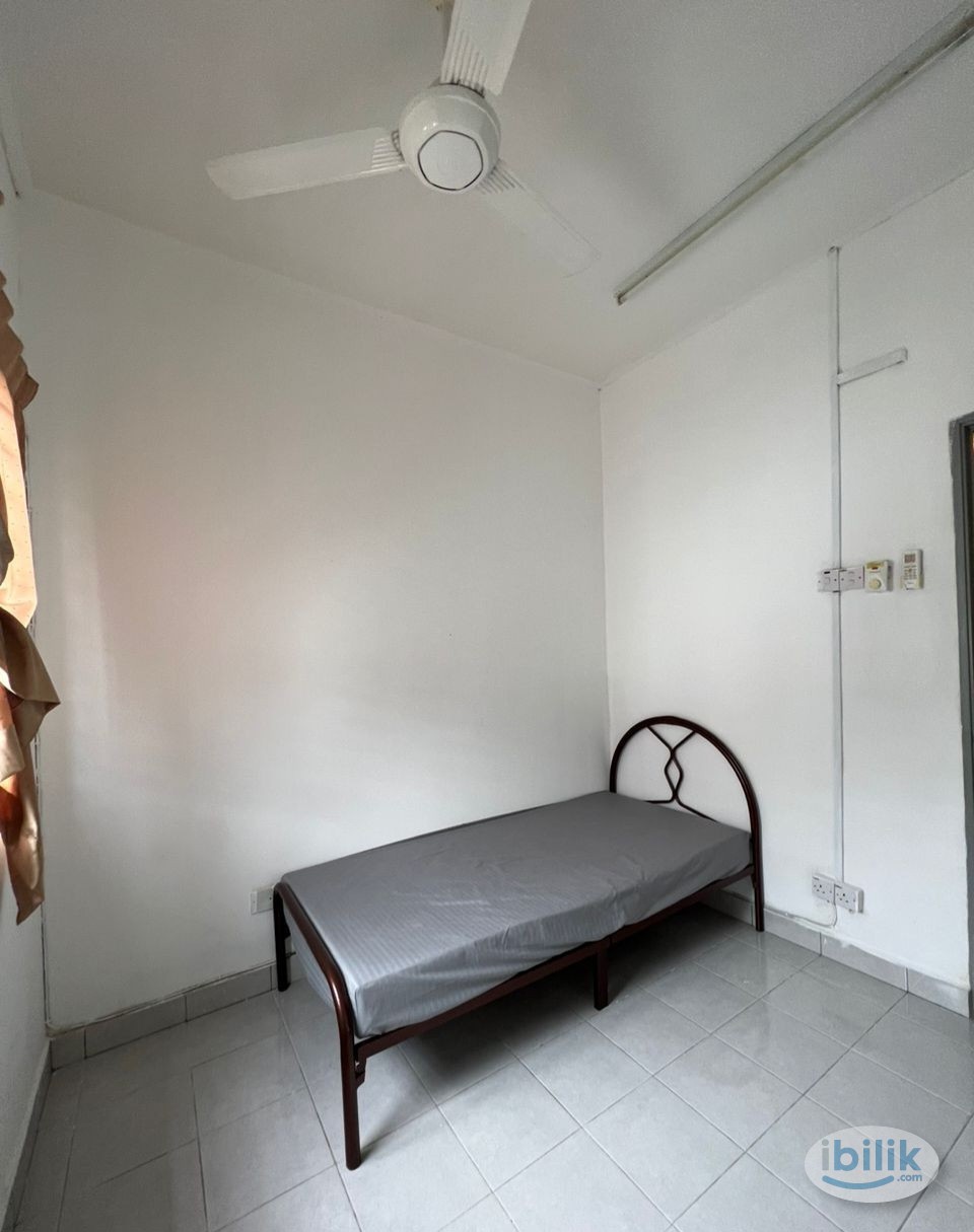 Room for Rent + Air-Cond at Setia Alam near Setia City Mall, Taipan - Image 1