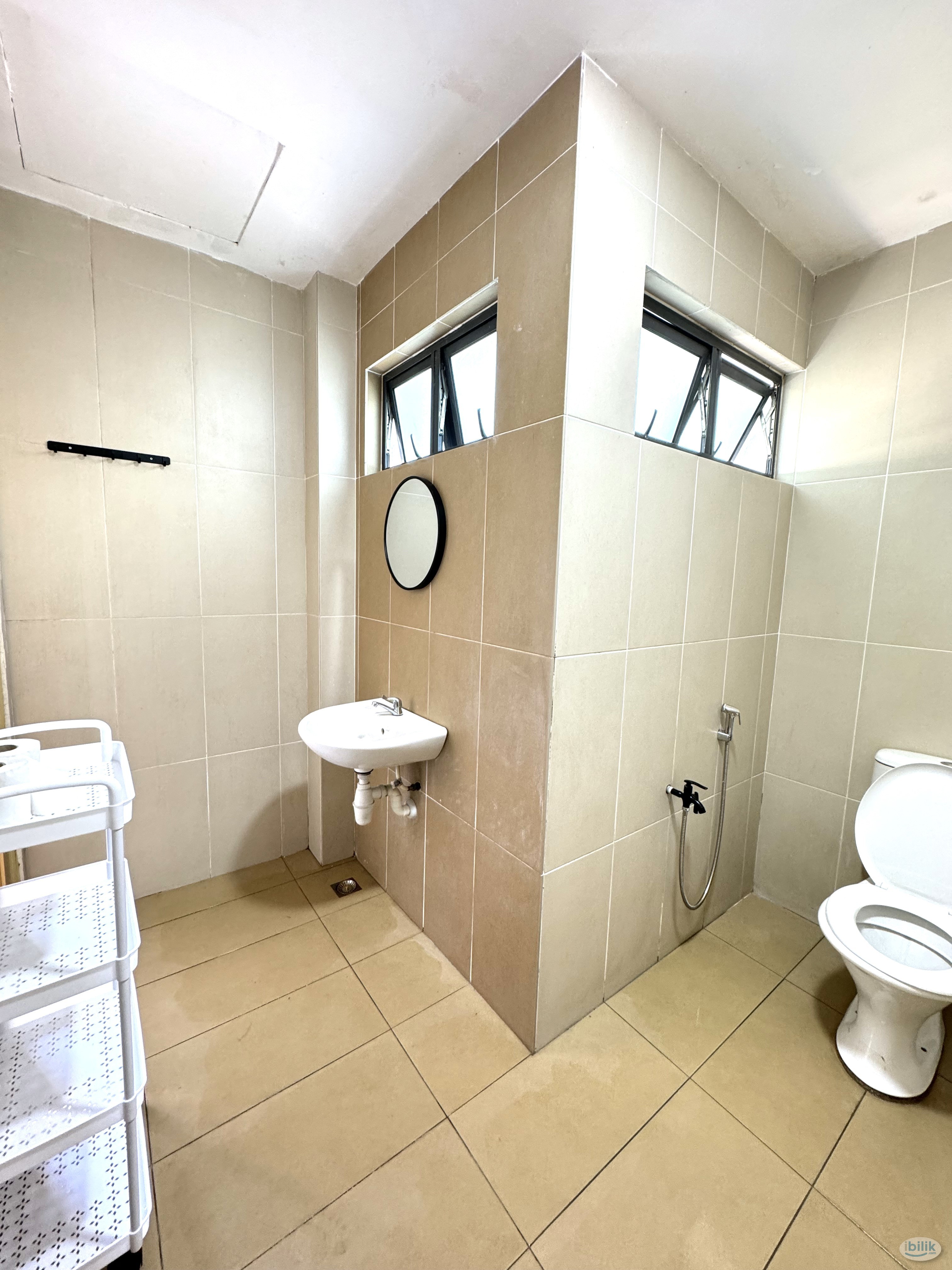 Single Room at Sungai Ara, Penang - Image 2