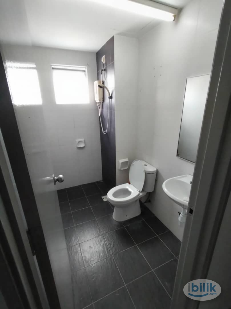 Male Unit Middle Room at Casa Residenza, Kota Damansara - Image 5