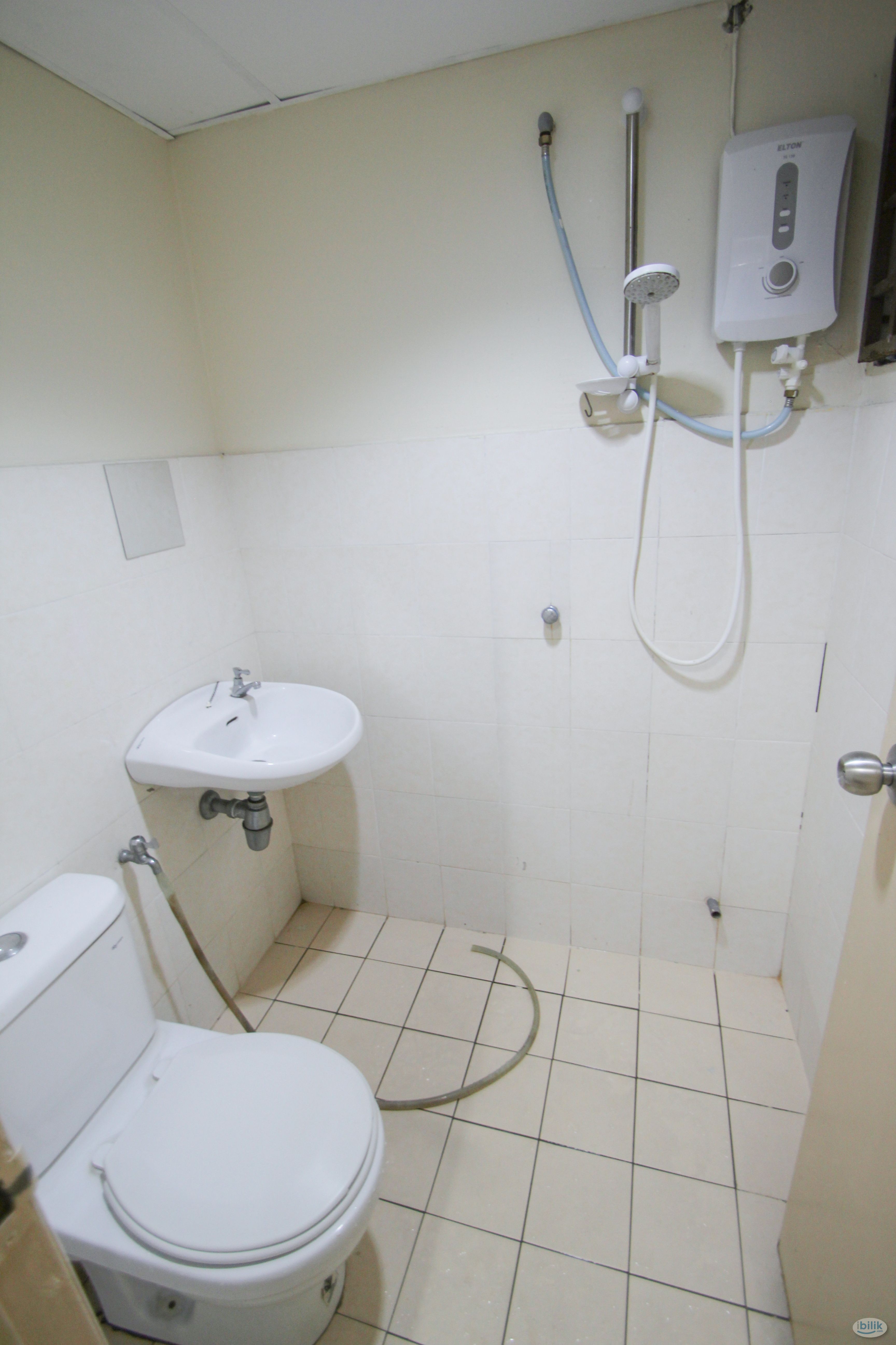 Middle Room at Palm Spring, Kota Damansara - Image 3